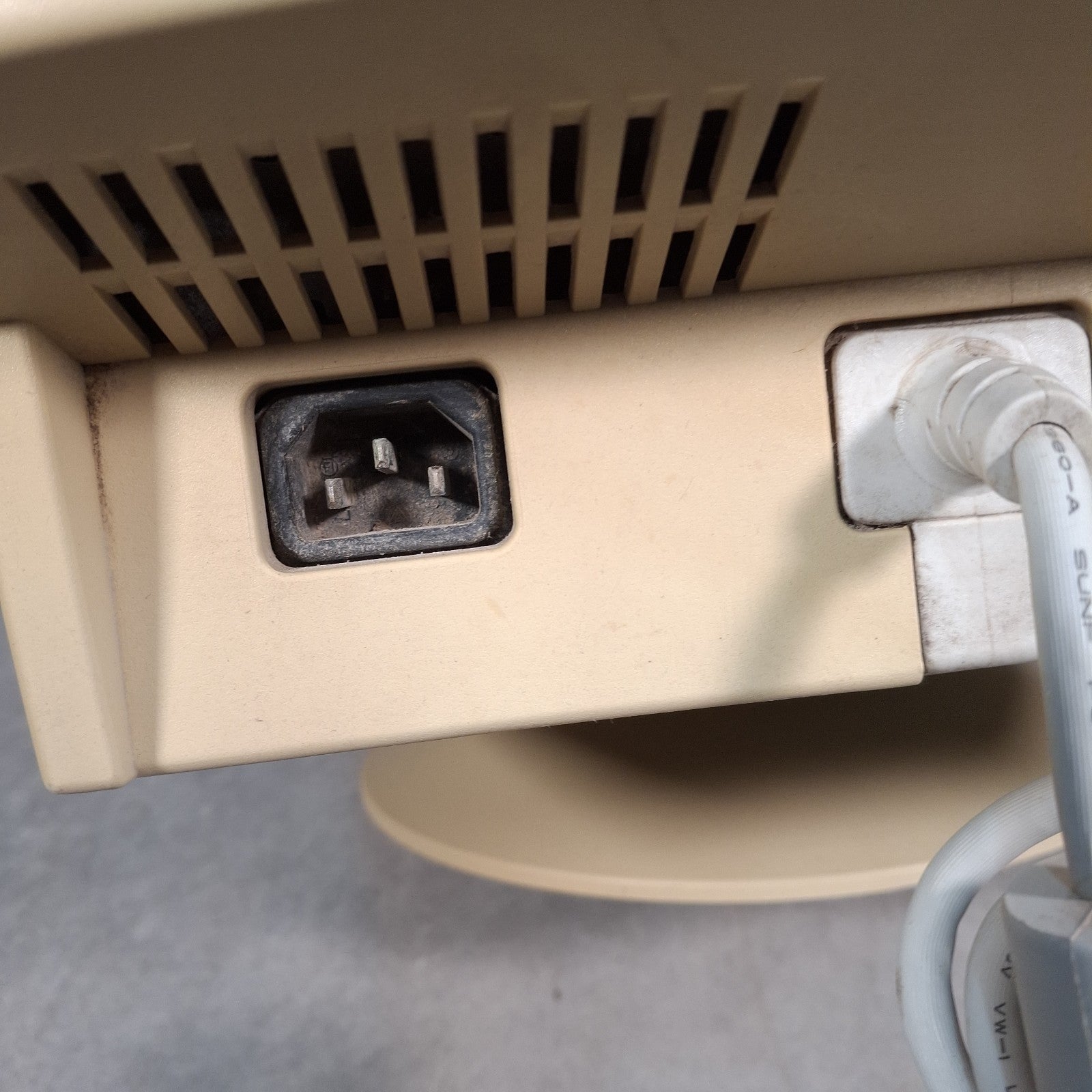 Hansol 710A 17" CRT VGA Monitor | Vintage Retro PC | Used | Power Tested | c.Late 1990s