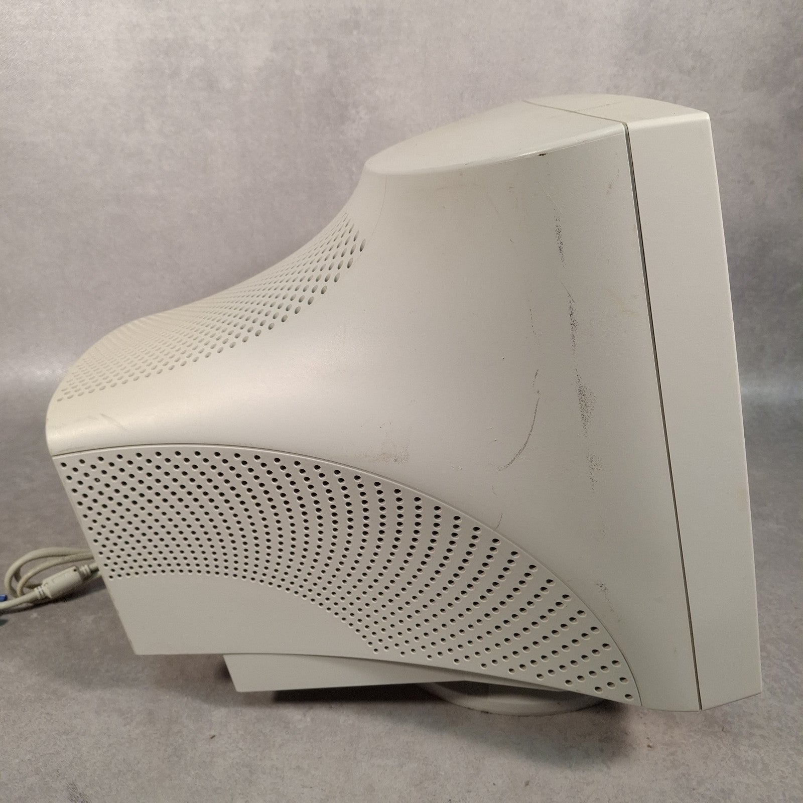 Samsung SyncMaster 753s 17" CRT VGA Monitor | 2002 | Beige | Retro PC & Gaming Display