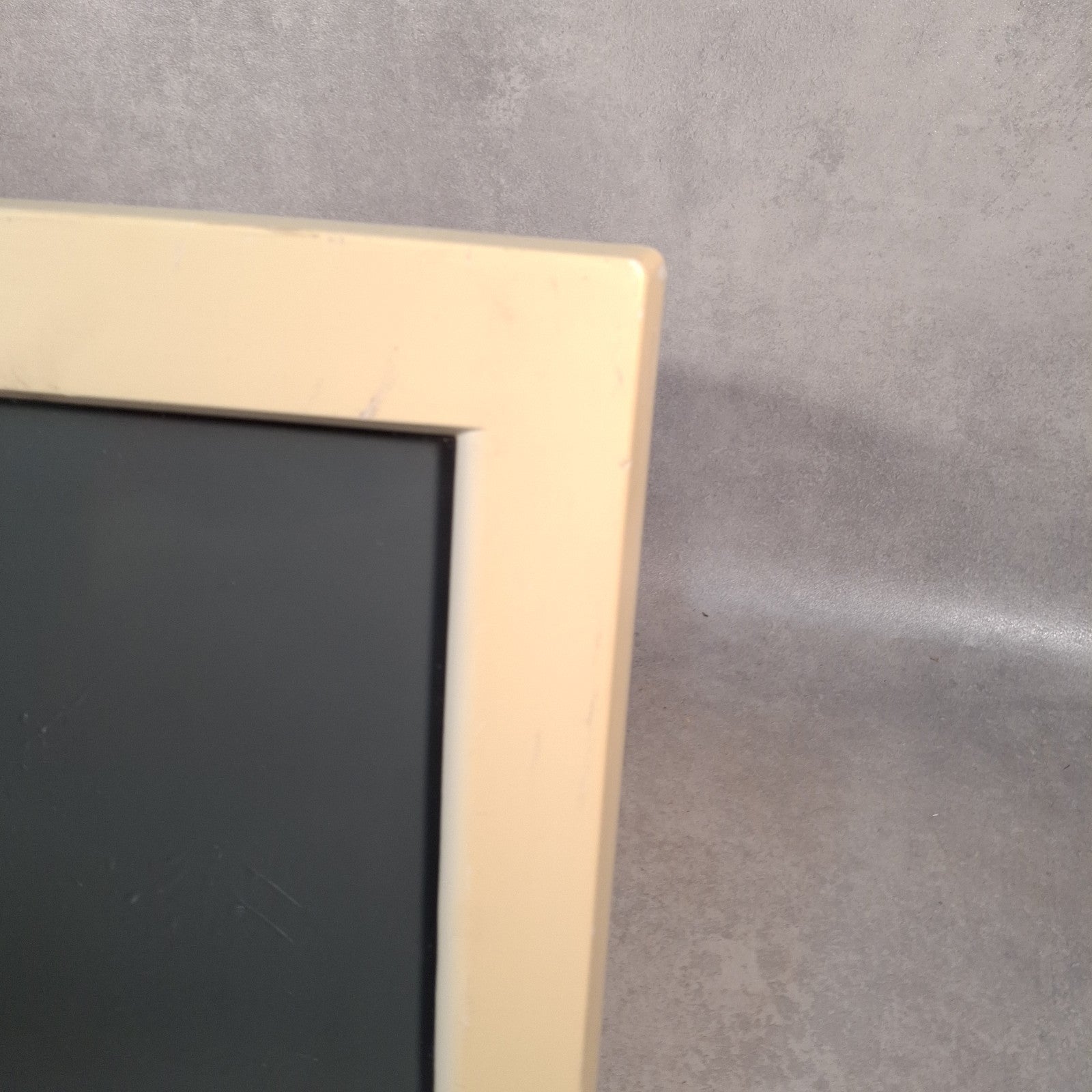 CRT Monitor 17” VGA Retro Gaming PC RM RM700-A Beige 2001