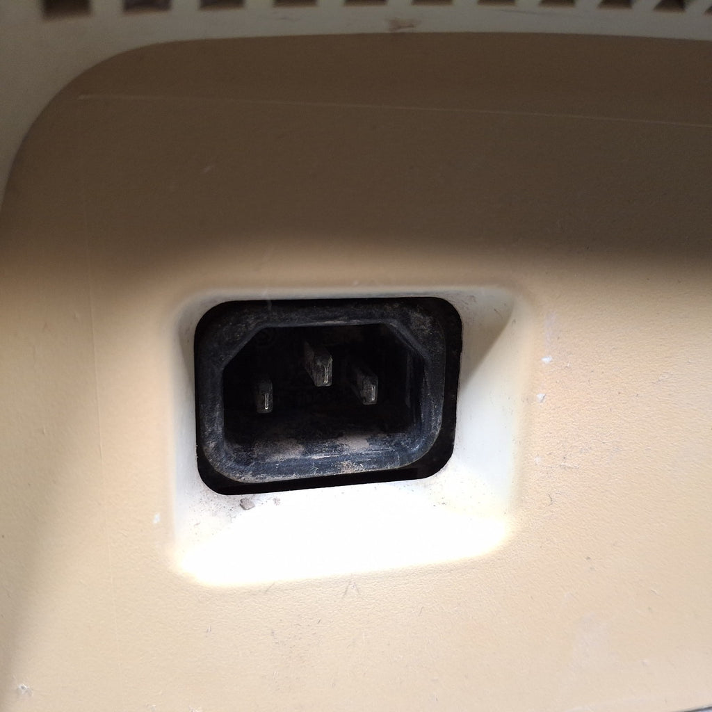 RM RM700 17" CRT VGA Monitor | Beige | c.2001 | Faulty / For Parts | Retro Vintage PC