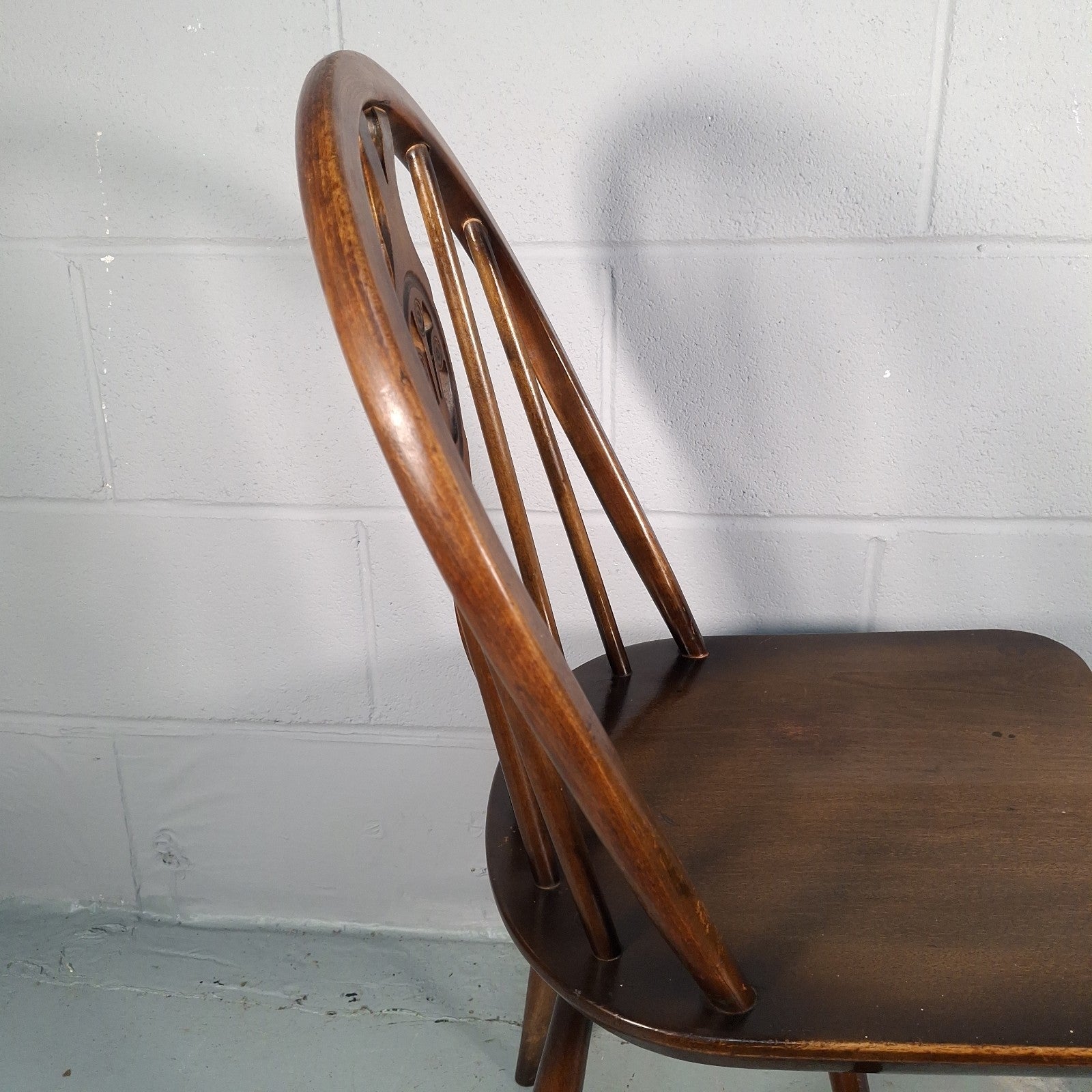 Ercol Blue Label Fleur De Lys Windsor Dining Kitchen Farmhouse Rustic Chair Prop