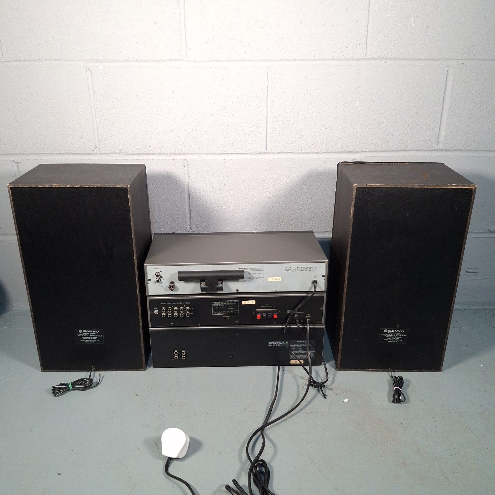 Sanyo Hi-Fi System 222 Tuner Amp Cassette Deck & Speakers — Cassette Deck Faulty