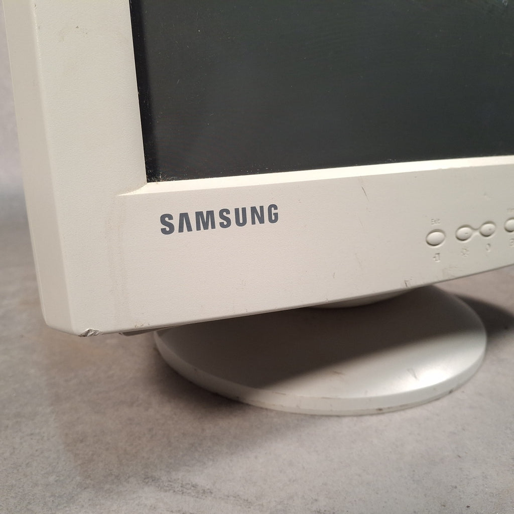 Samsung SyncMaster 753s 17" CRT VGA Monitor | 2002 | Beige | Retro PC & Gaming Display
