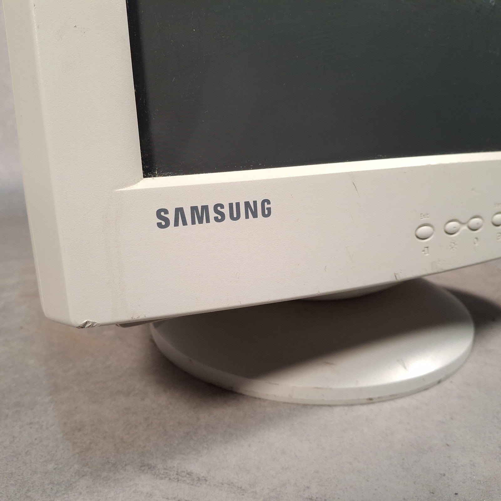 Samsung SyncMaster 753s 17" CRT VGA Monitor | 2002 | Beige | Retro PC & Gaming Display