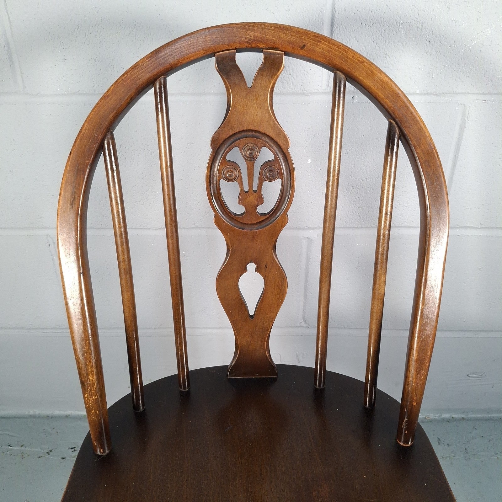 Ercol Blue Label Fleur De Lys Windsor Dining Kitchen Farmhouse Rustic Chair Prop