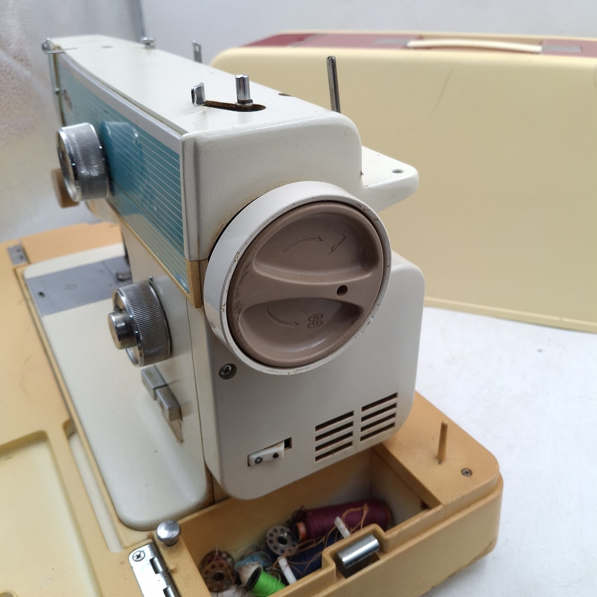 Riccar 510 Super Z Stretch Vintage Sewing Machine with Case & Foot Pedal – 1960s/70s | Used