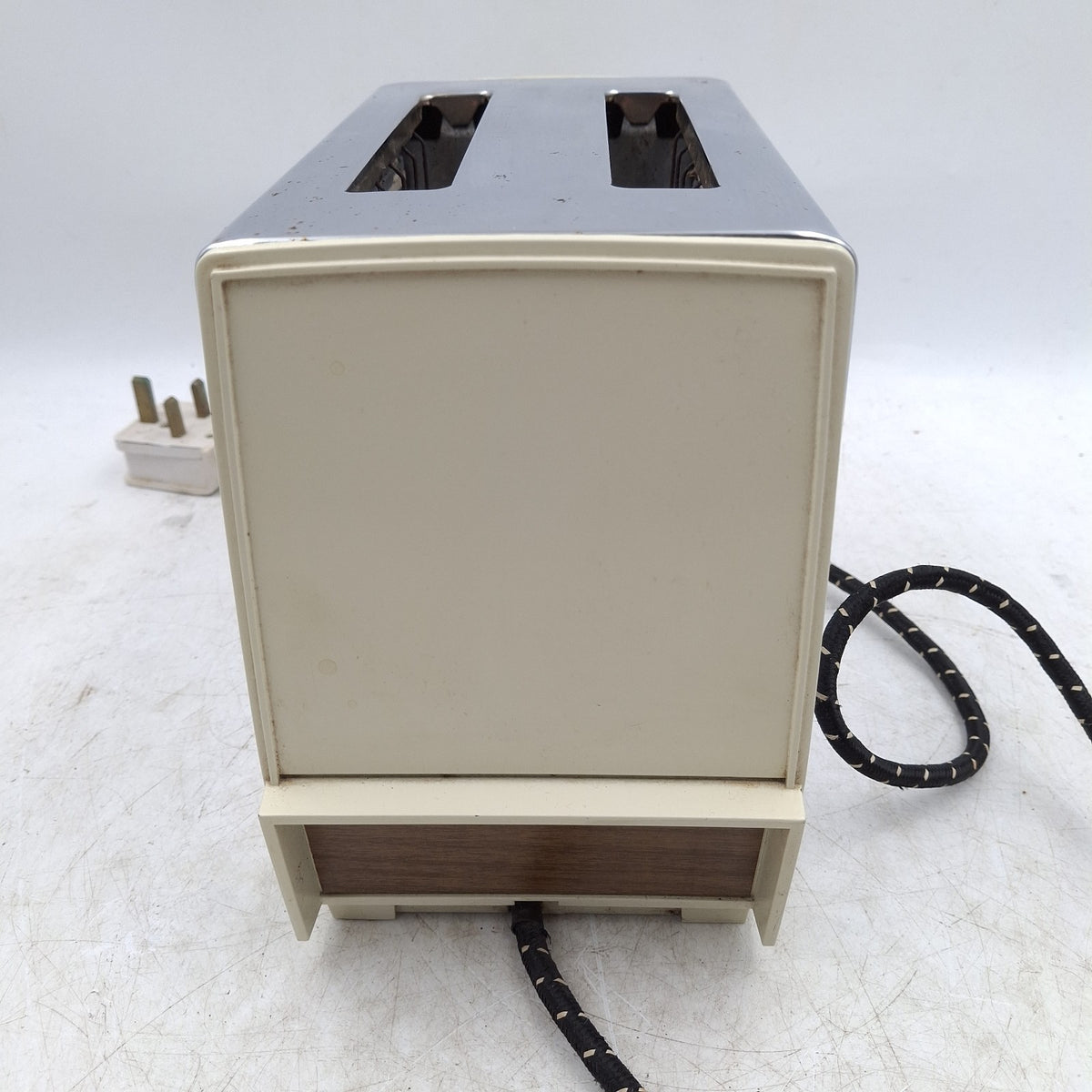 Proctor TJ3 Series 47F 2-Slice Toaster - Vintage Chrome & Cream - Made in USA - 220-240V - Pre-Owned