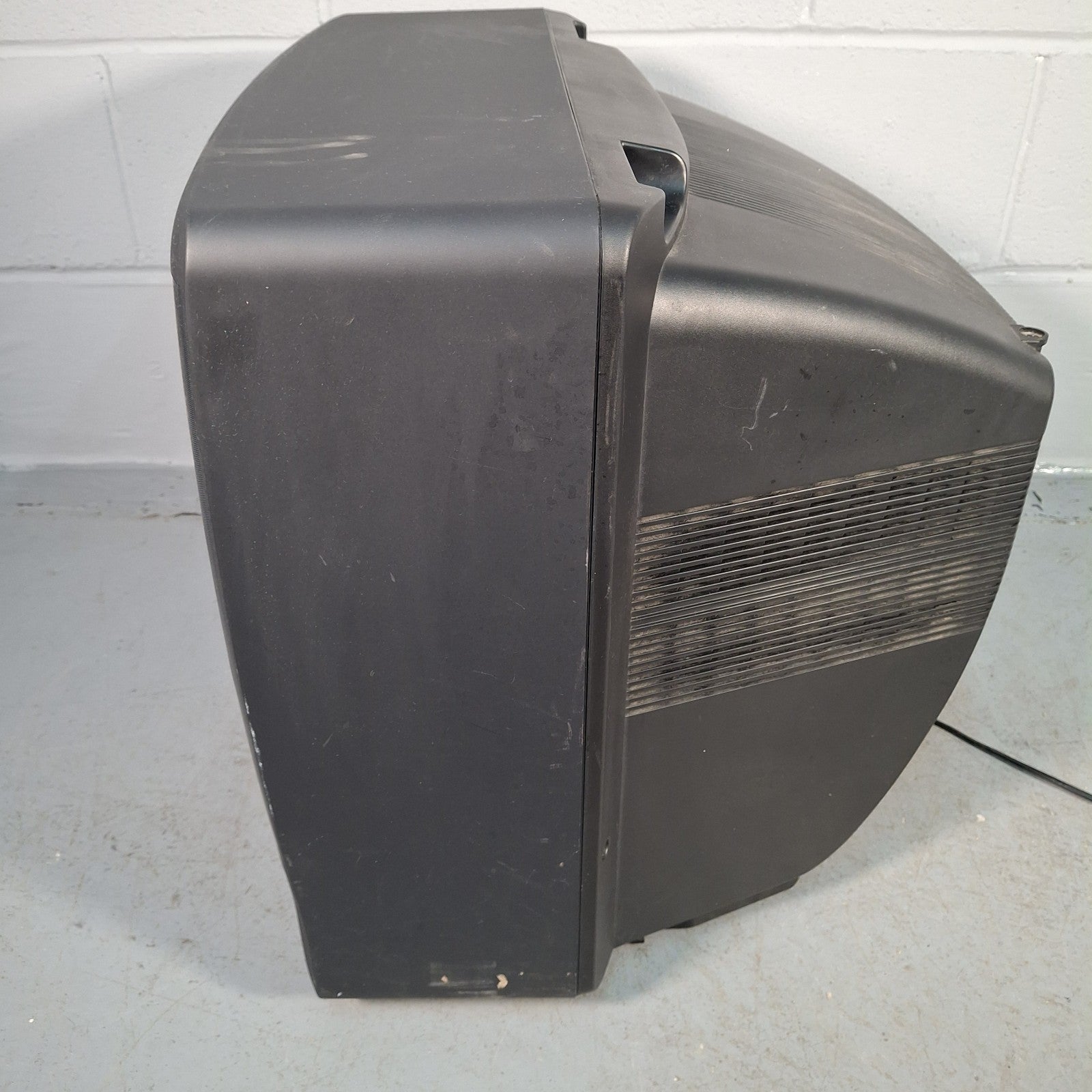 Daewoo GB21F1T2 21” CRT 21” TV for Spares or Repair Retro Gaming Display Prop