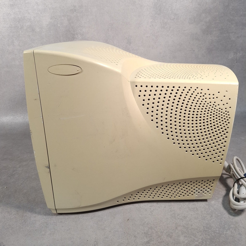 CRT Monitor 17” VGA Retro Gaming PC RM RM700-A Beige 2001