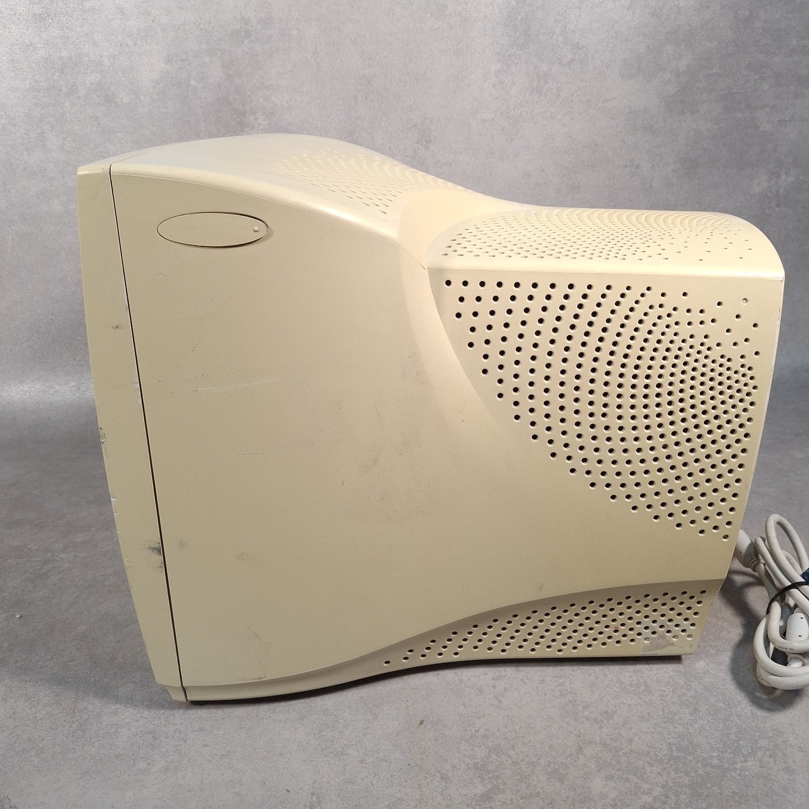 CRT Monitor 17” VGA Retro Gaming PC RM RM700-A Beige 2001