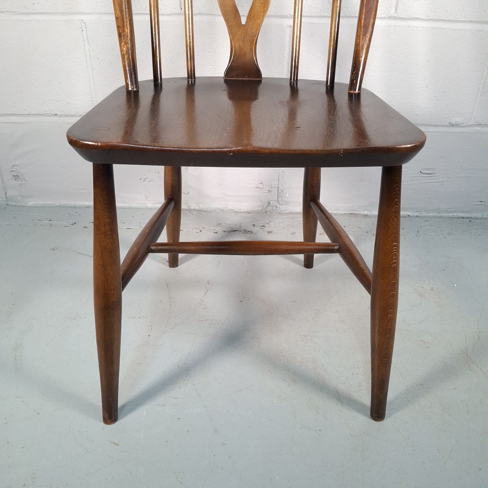Ercol Blue Label Fleur De Lys Windsor Dining Kitchen Farmhouse Rustic Chair Prop