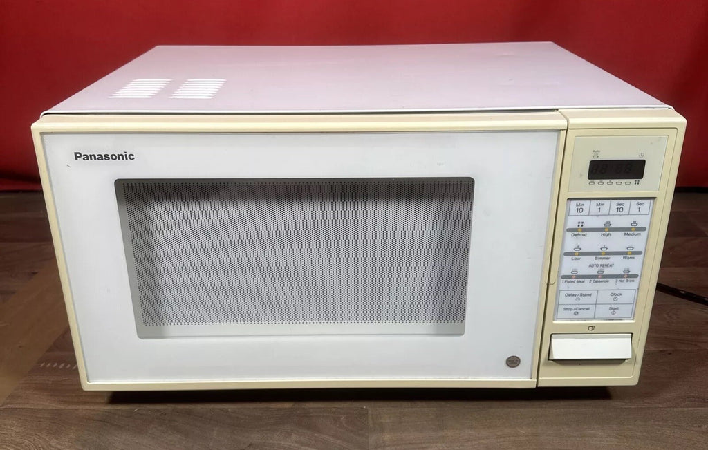 Panasonic NN-6358 700W Microwave Oven | White | Vintage | Used | Includes Manual