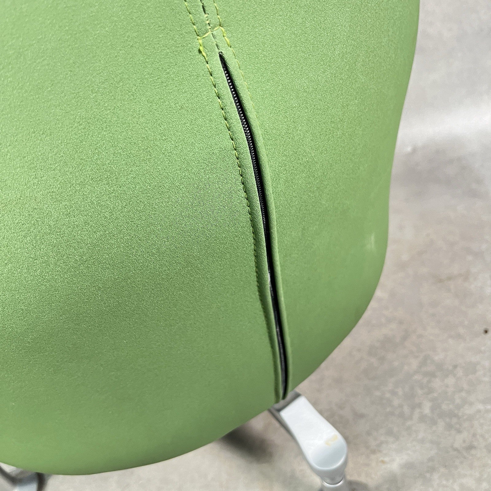Orangebox POINT-S Soft Seating Ottoman | Green Fabric | Aluminium Legs | 2012 | Used | UK Made