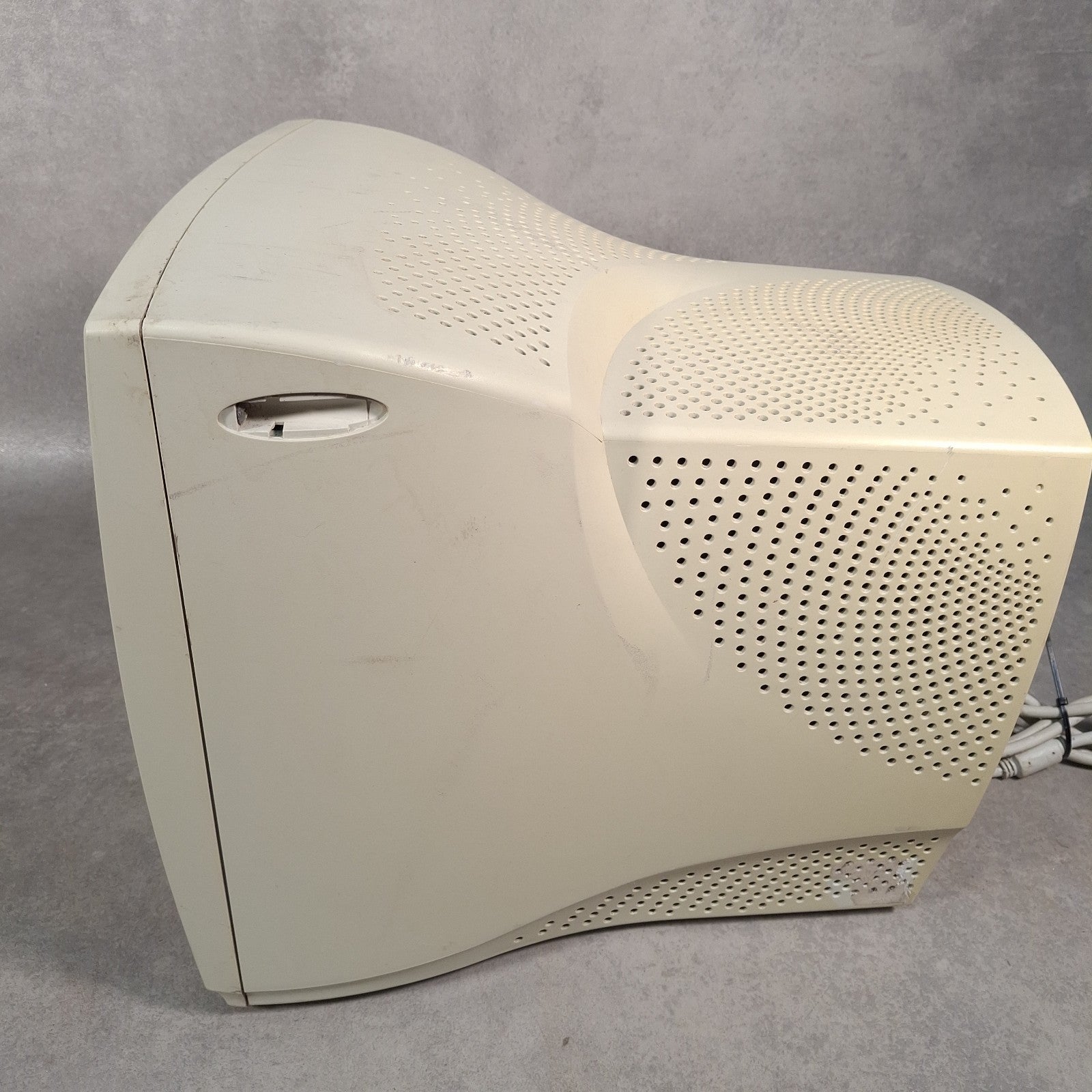 RM RM700-A 17" CRT Monitor | VGA | Beige | No Stand | Retro PC & Gaming | Used | Early 2000s
