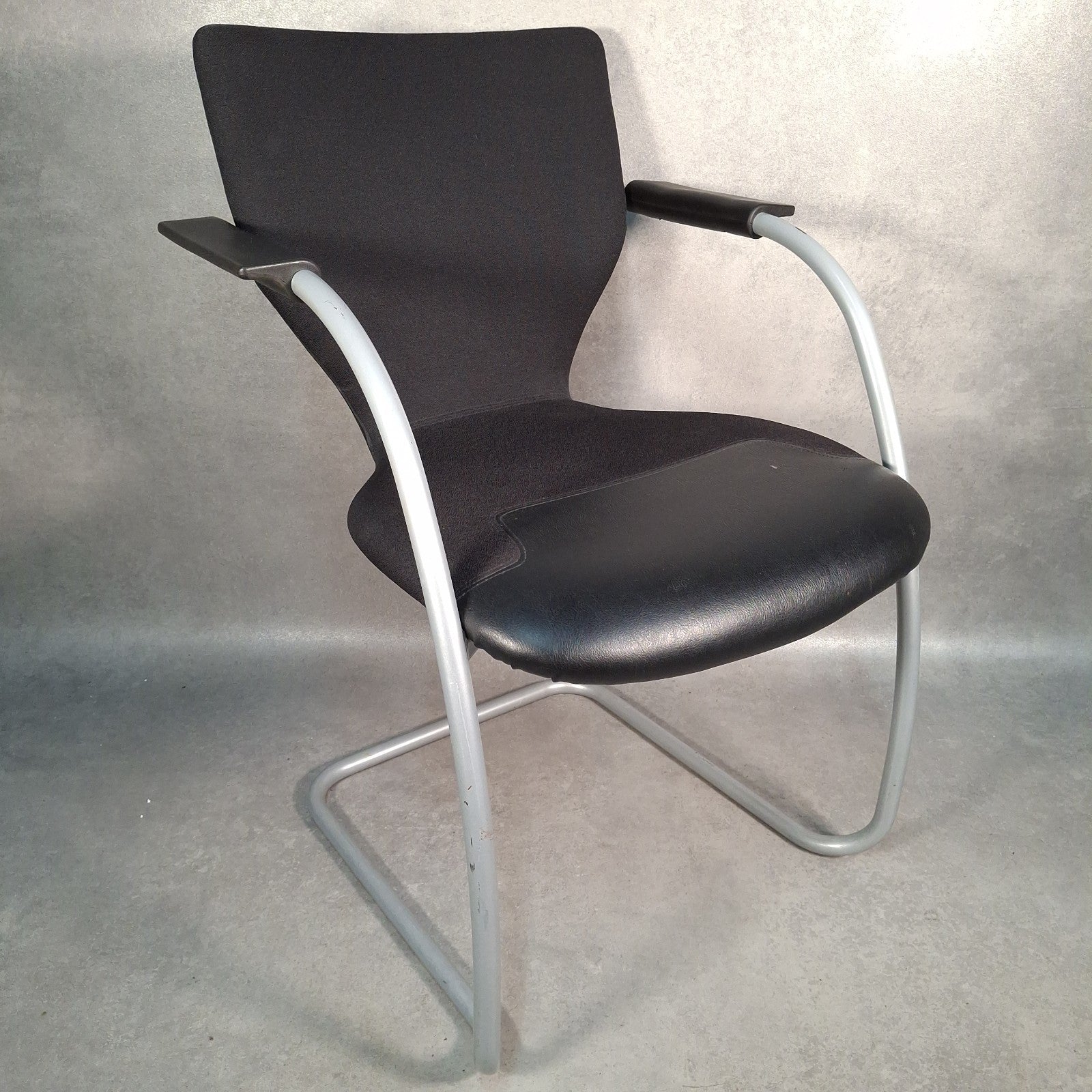 Orangebox X10-CA Cantilever Chair Black Fabric Office/Meeting Chair – UK Made