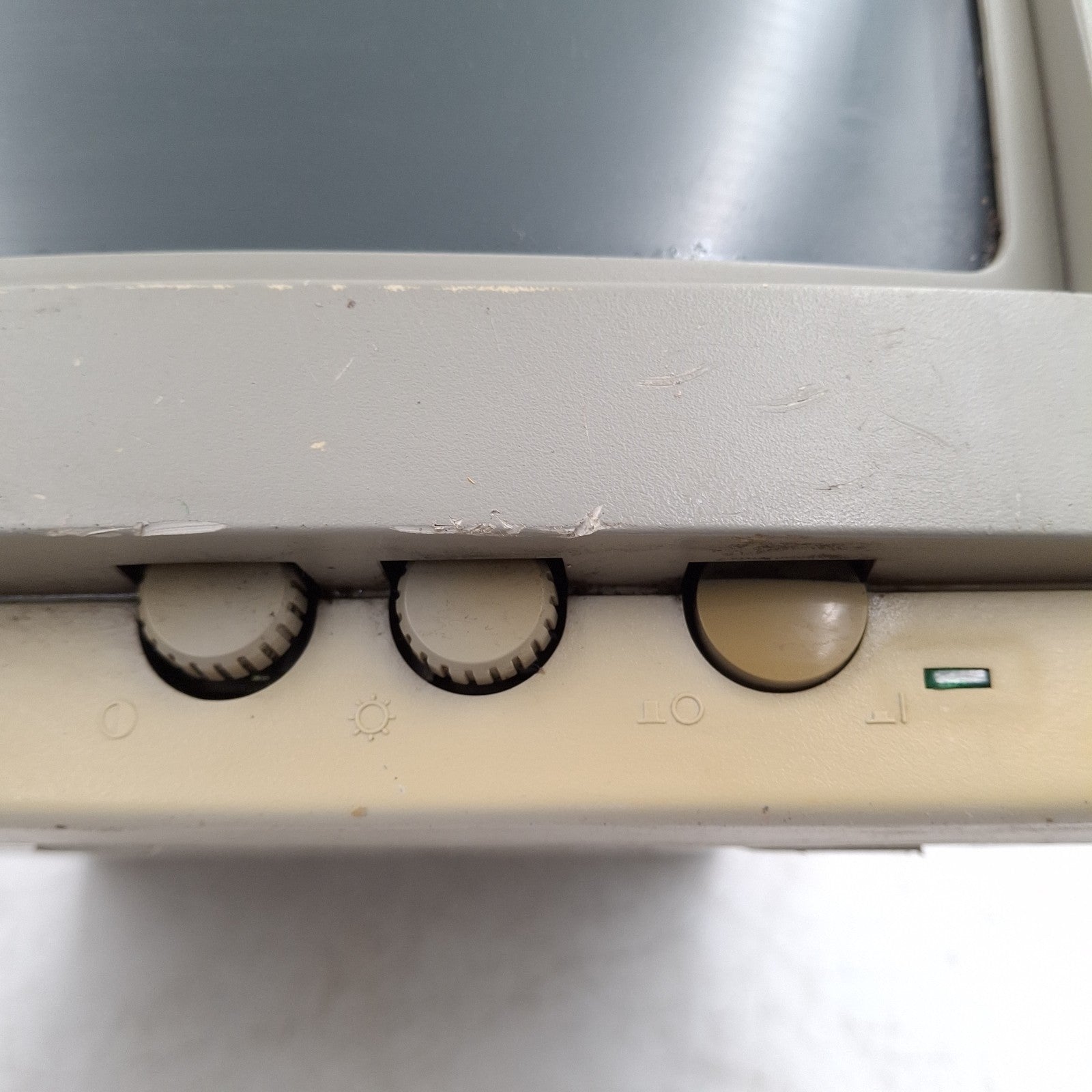 AST Model 66267 SVGA CRT Monitor | Vintage Beige | Faulty / Spares or Repairs | Used
