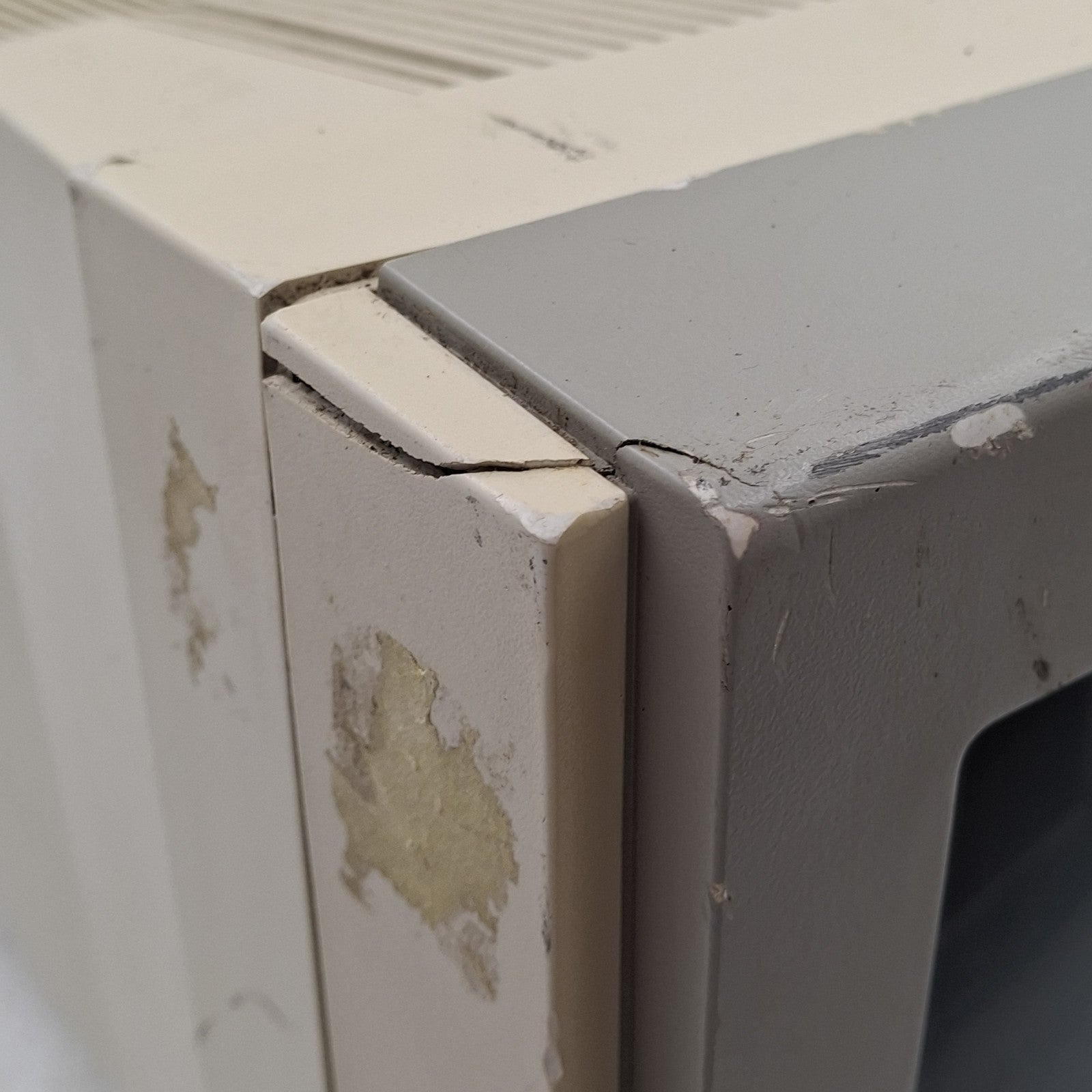 AST Model 66267 SVGA CRT Monitor | Vintage Beige | Faulty / Spares or Repairs | Used