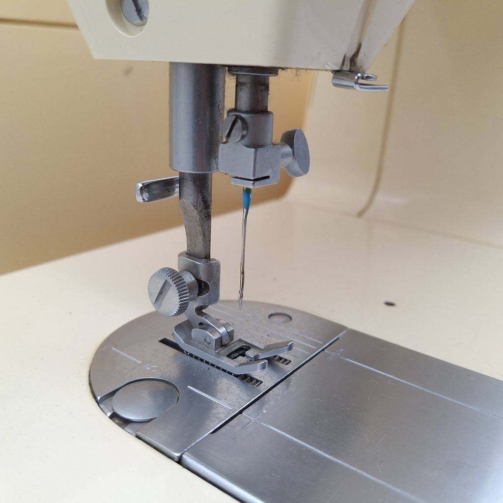 Singer Starlet 353 Vintage Sewing Machine | 1970s | Genie Floral Design | Made in France | Used