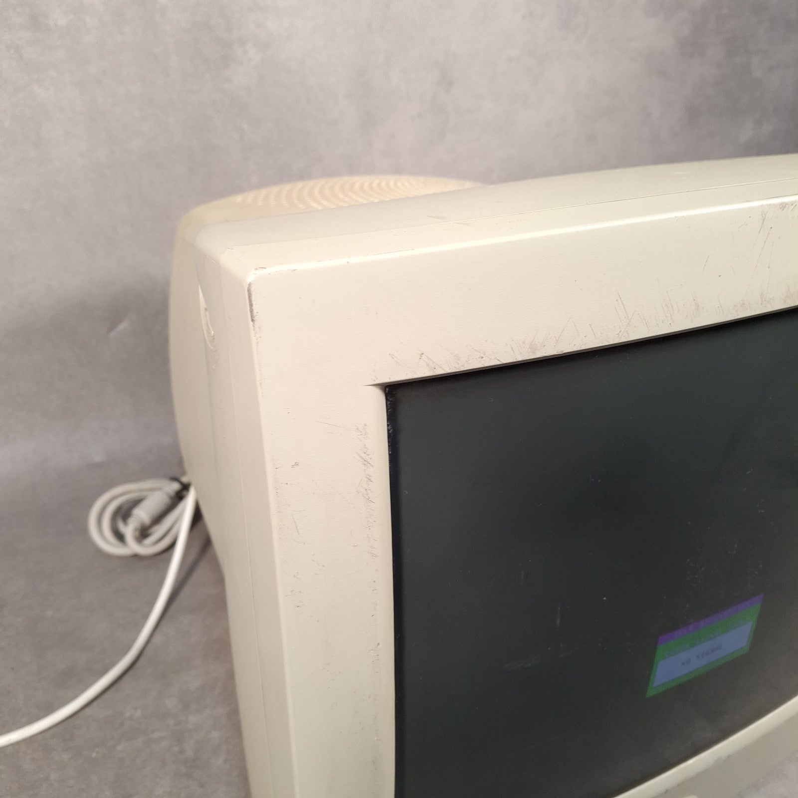 CRT Monitor 17” VGA Retro Gaming PC RM RM700-A Beige 2001