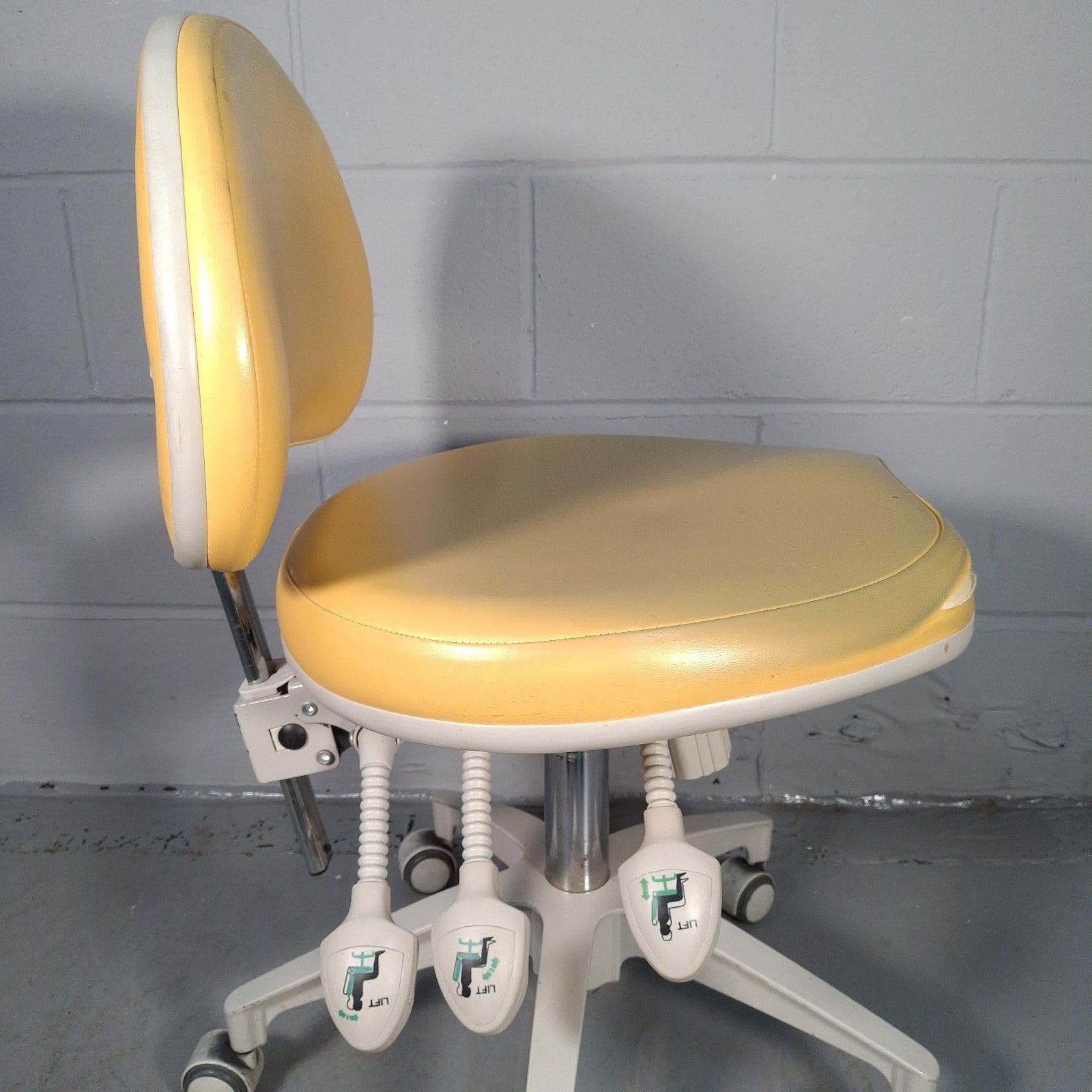 Murray SADV GT Dentist Chair Hydraulic Swivel Yellow