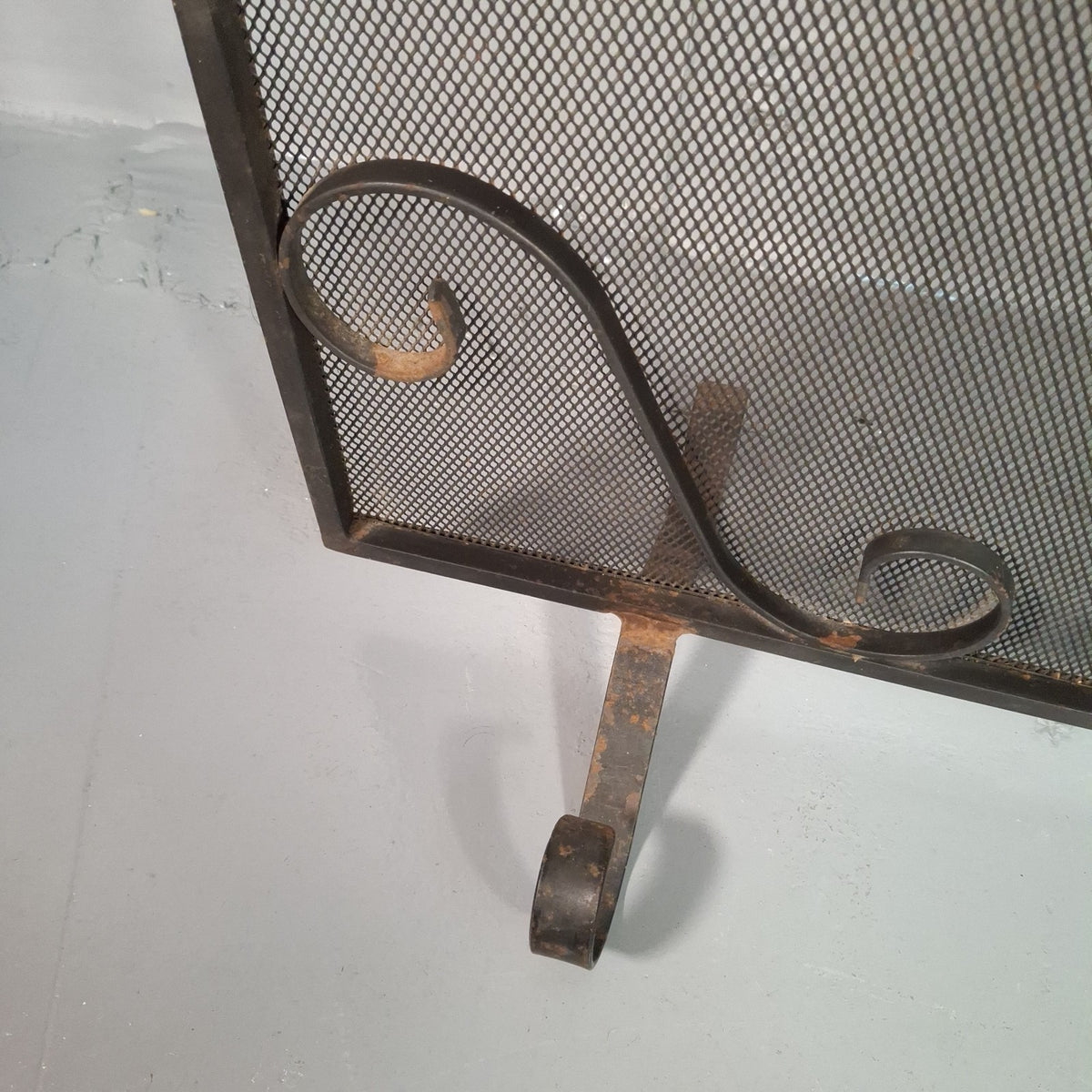 Vintage Wrought Iron Fire Spark Guard Screen with Scroll Decoration – Dark Bronze, 63cm x 58cm | Used