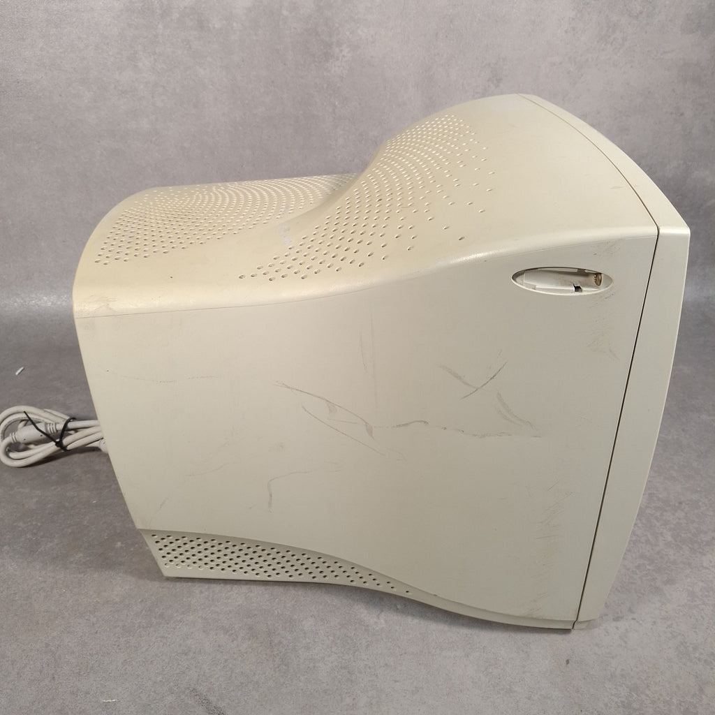 CRT Monitor 17” VGA Retro Gaming PC RM RM700-A Beige 2001