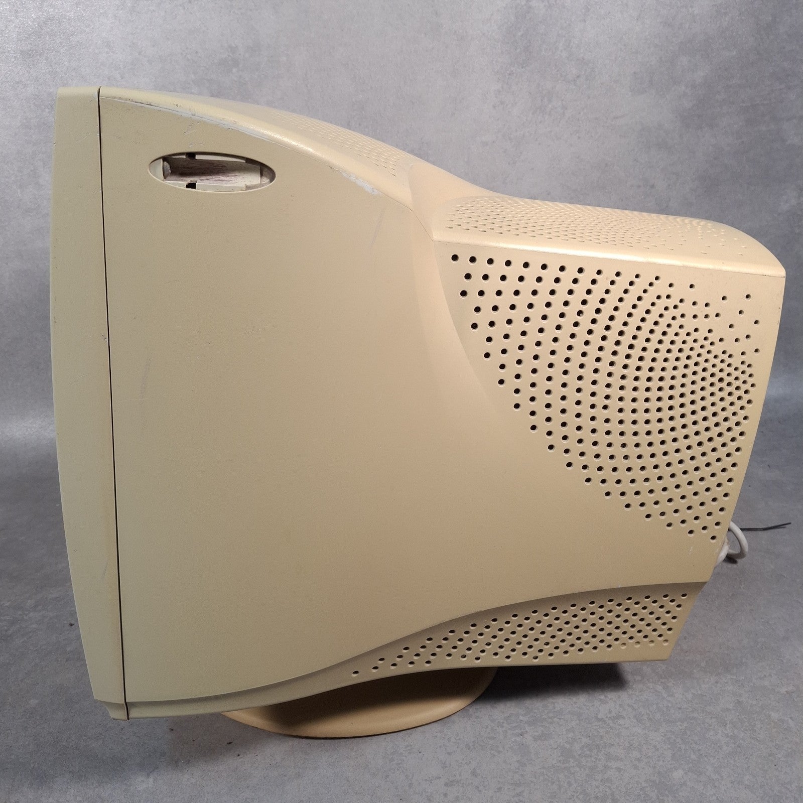 RM RM700-P 17" CRT Monitor | VGA | Beige | Retro PC & Gaming | Used | Early 2000s