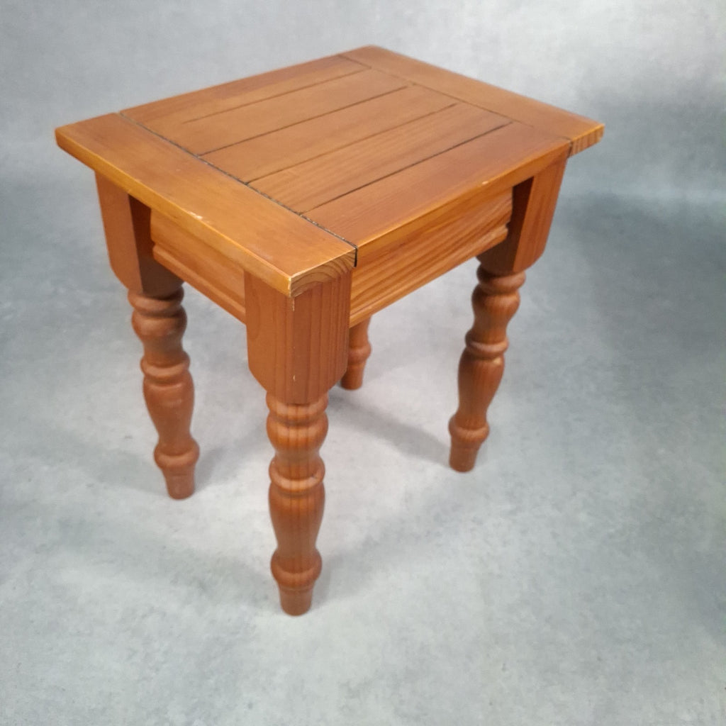 Vintage Solid Pine Nest of 3 Tables Rustic Farmhouse Country Turned Legs