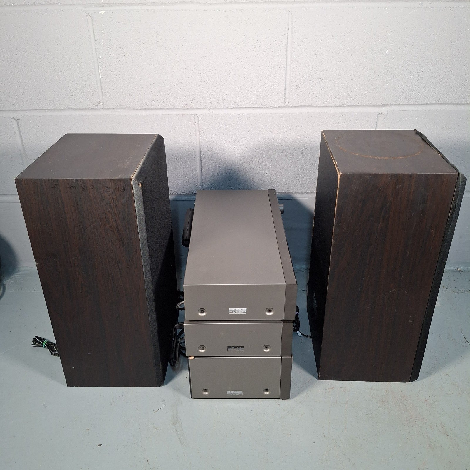 Sanyo Hi-Fi System 222 Tuner Amp Cassette Deck & Speakers — Cassette Deck Faulty