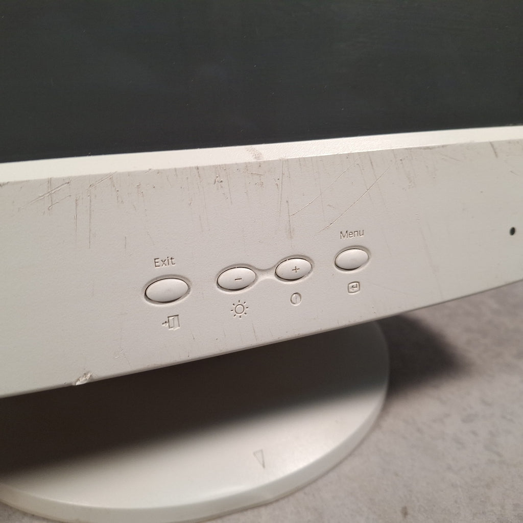 Samsung SyncMaster 753S 17" CRT VGA Monitor | 2002 | Retro PC | Used | No Power Cable