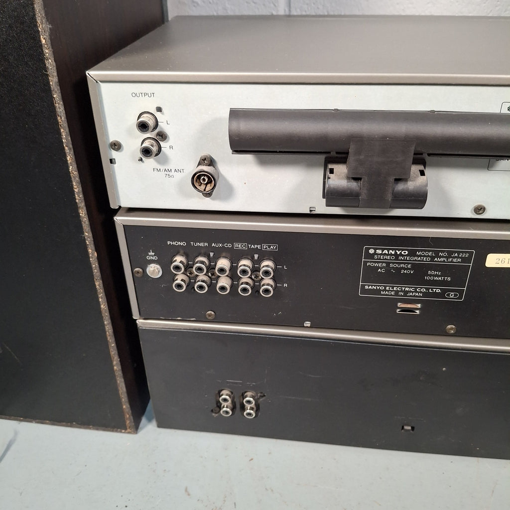 Sanyo Hi-Fi System 222 Tuner Amp Cassette Deck & Speakers — Cassette Deck Faulty