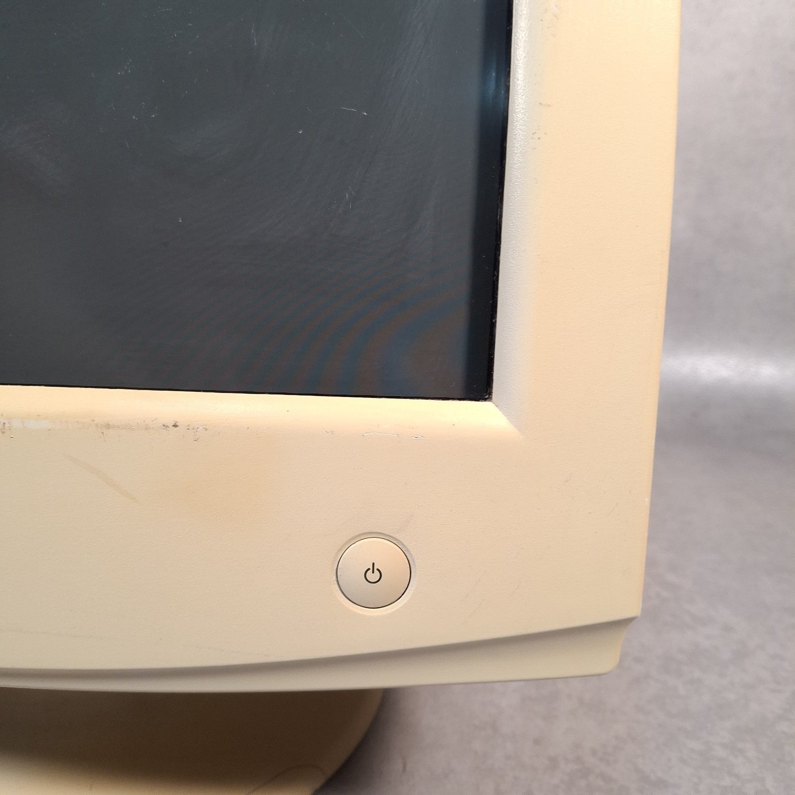 CRT Monitor 17” VGA Retro Gaming PC RM RM700-A Beige 2001