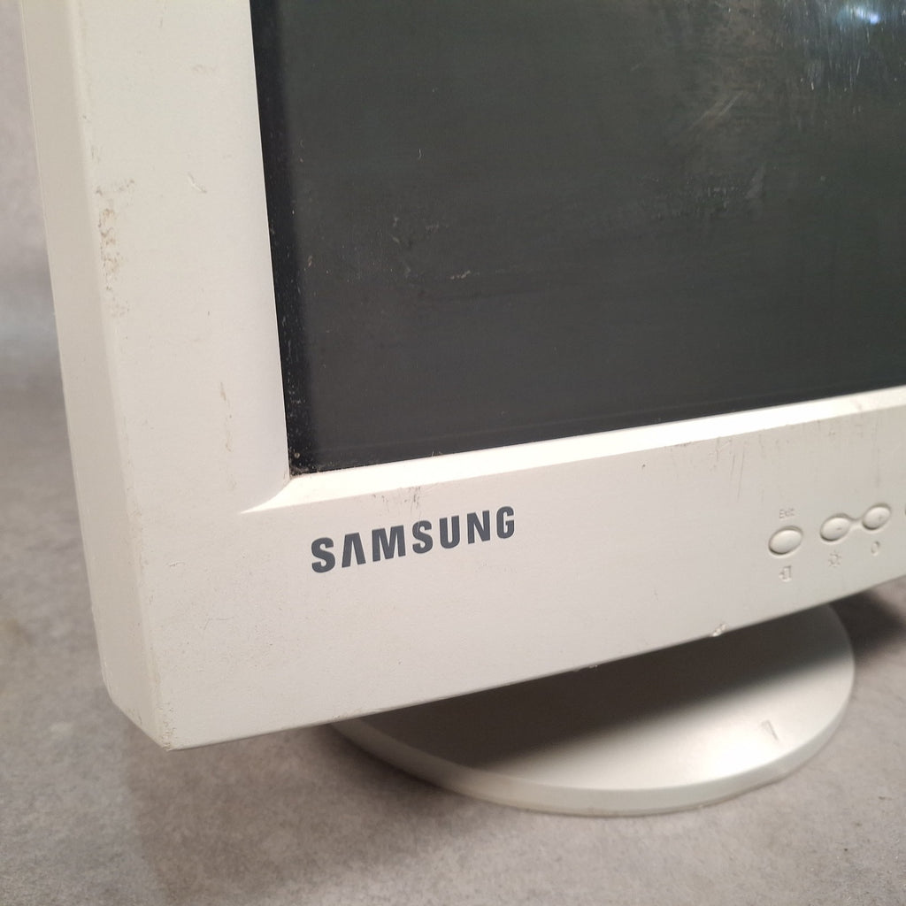 Samsung SyncMaster 753S 17" CRT VGA Monitor | 2002 | Retro PC | Used | No Power Cable