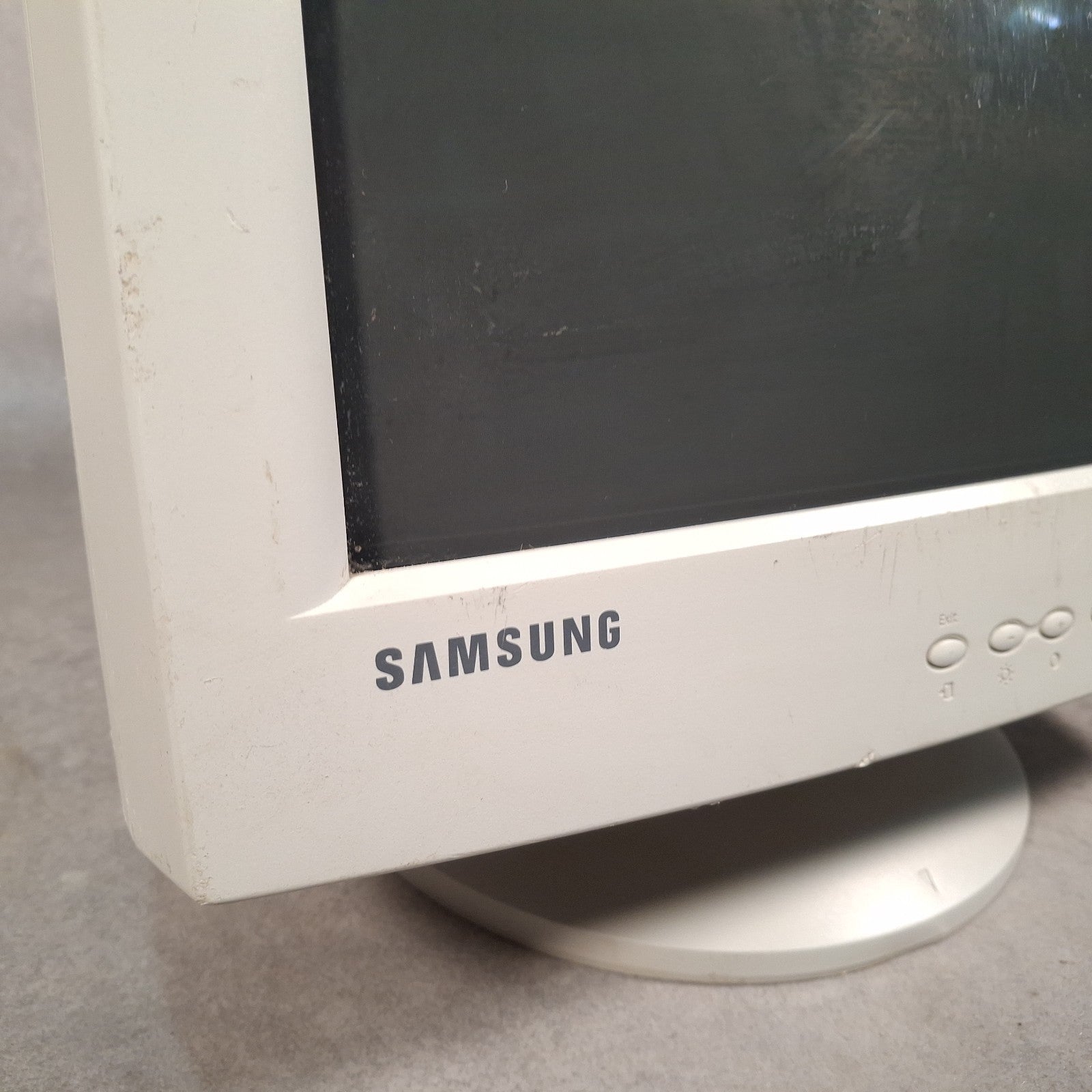 Samsung SyncMaster 753S 17" CRT VGA Monitor | 2002 | Retro PC | Used | No Power Cable