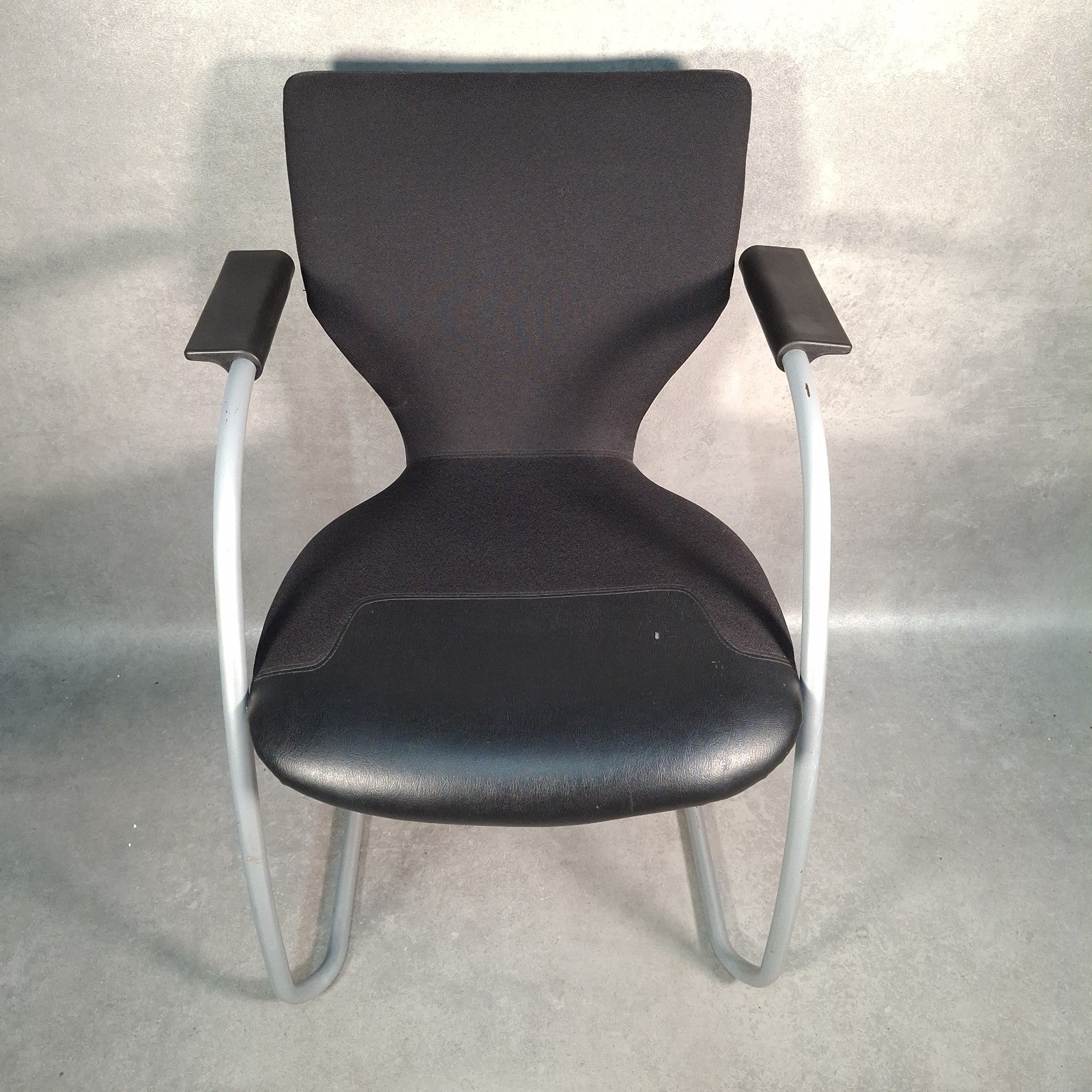 Orangebox X10-CA Cantilever Chair Black Fabric Office/Meeting Chair – UK Made