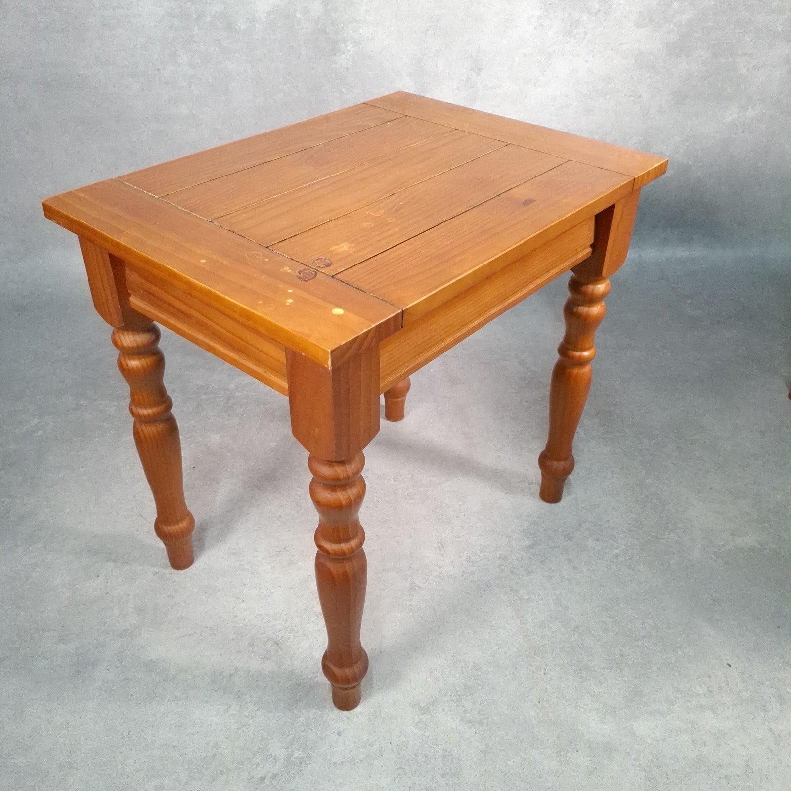 Vintage Solid Pine Nest of 3 Tables Rustic Farmhouse Country Turned Legs