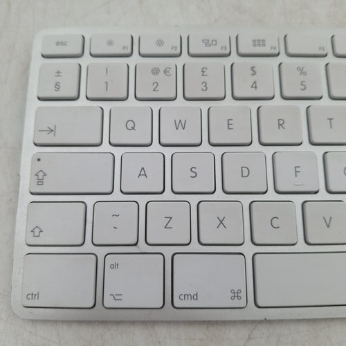 Apple A1243 Wired USB Keyboard - UK QWERTY - Full Size with Numeric Keypad - Used