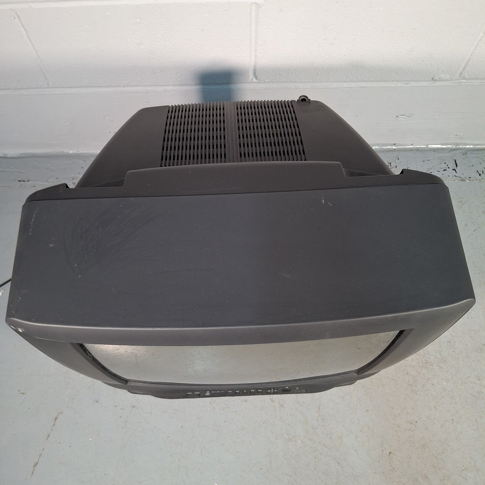 Daewoo GB21F1T2 21” CRT 21” TV for Spares or Repair Retro Gaming Display Prop