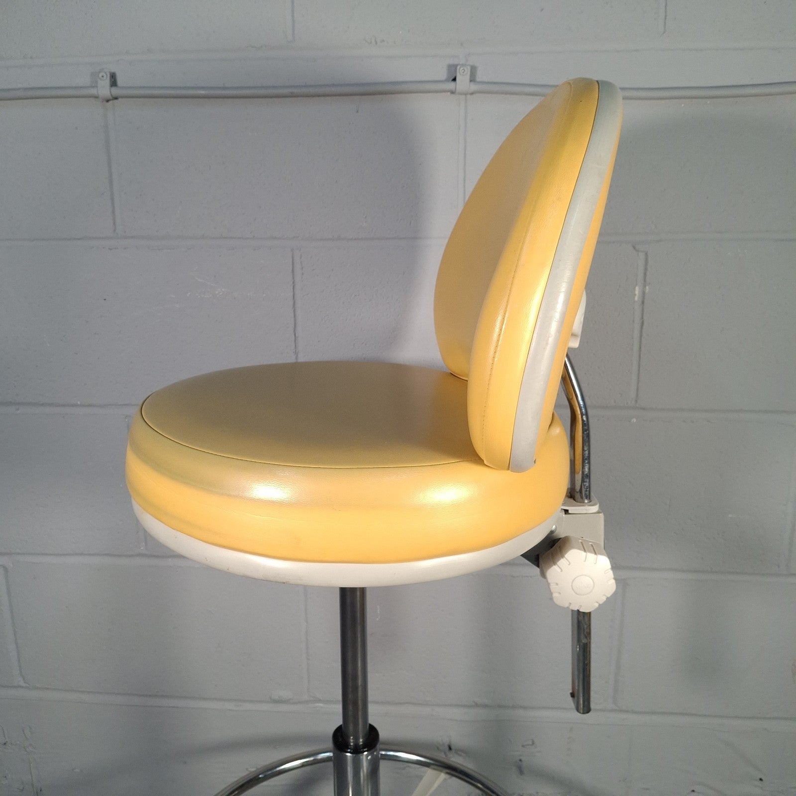 Murray HADV GN Dentist Stool Chair Hydraulic Swivel Yellow