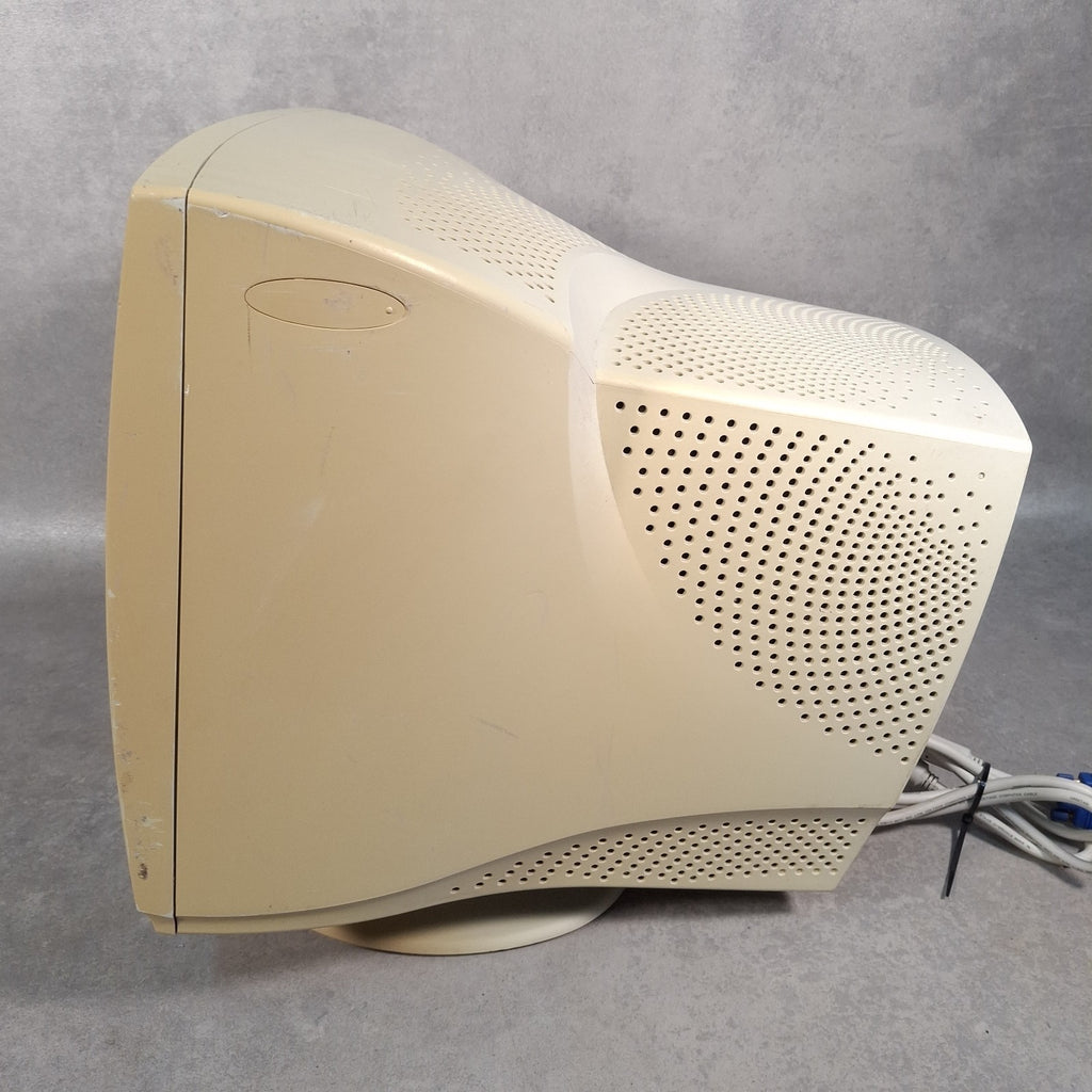 CRT Monitor 17” VGA Retro Gaming PC RM RM700-A Beige 2001