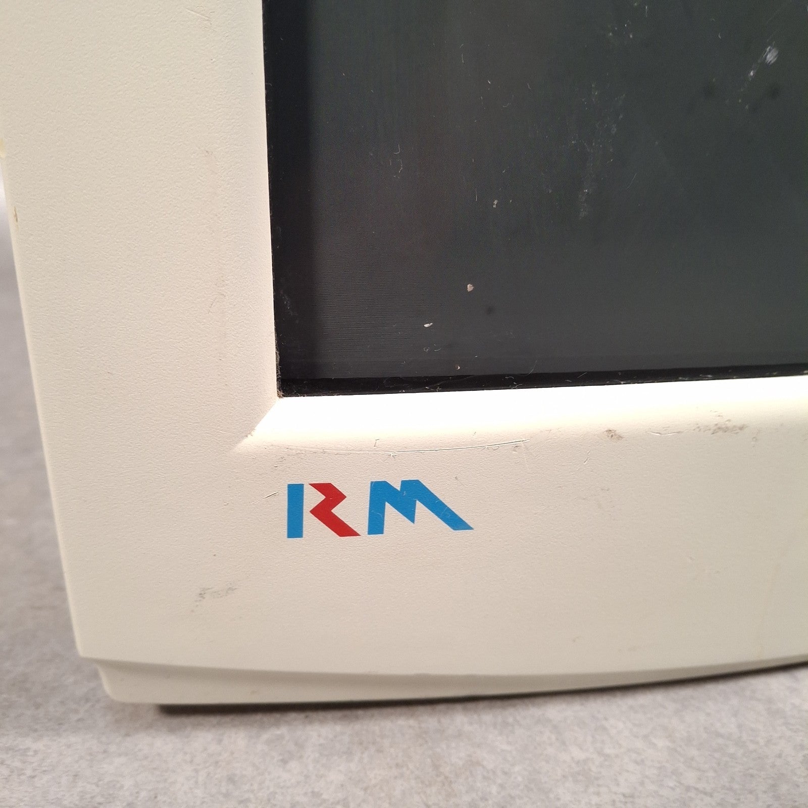 RM RM700-A 17" CRT Monitor | VGA | Beige | No Stand | Retro PC & Gaming | Used | Early 2000s