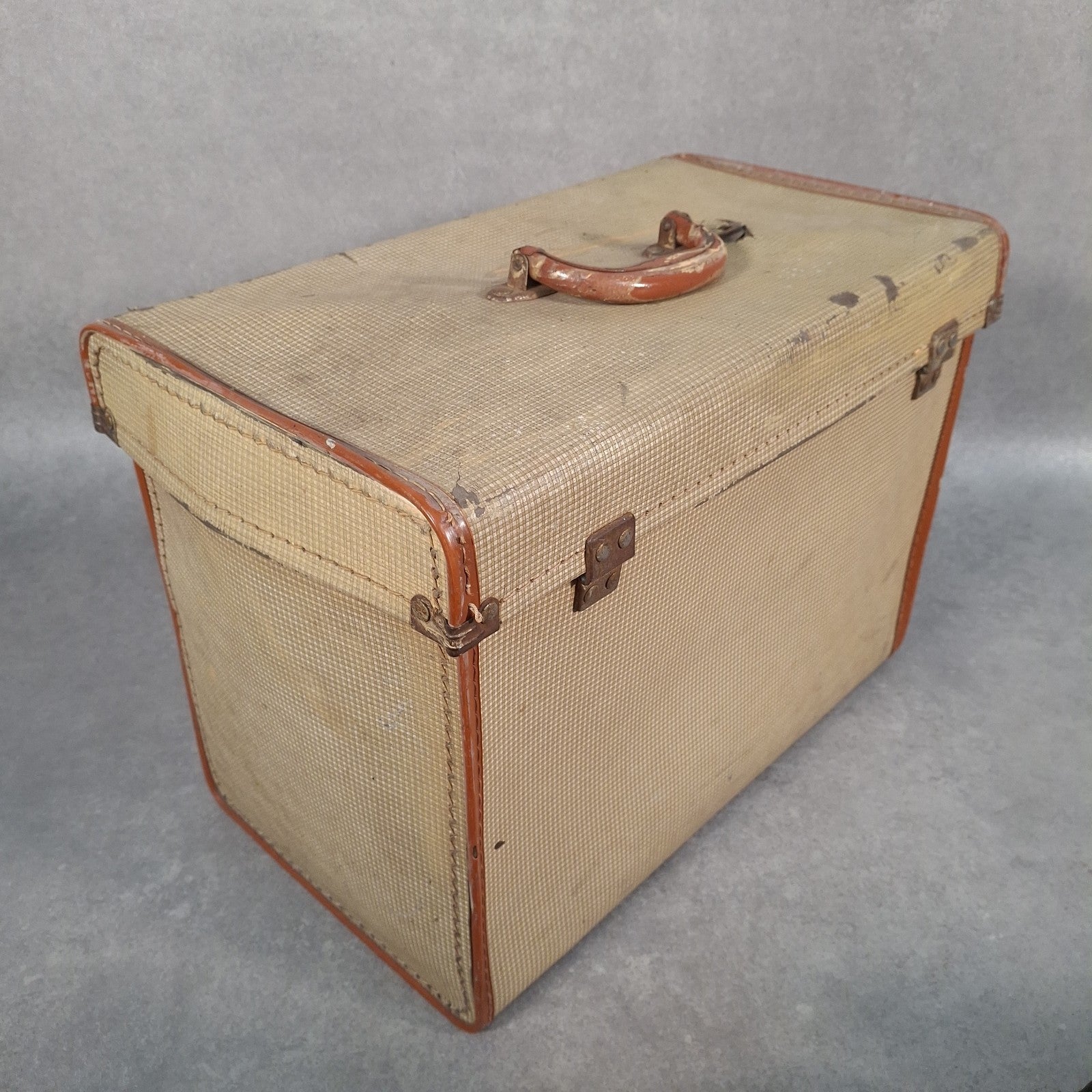 Sewing Machine Jones CS-E Cylinder Shuttle & Case + Manual Plus Extras Vintage