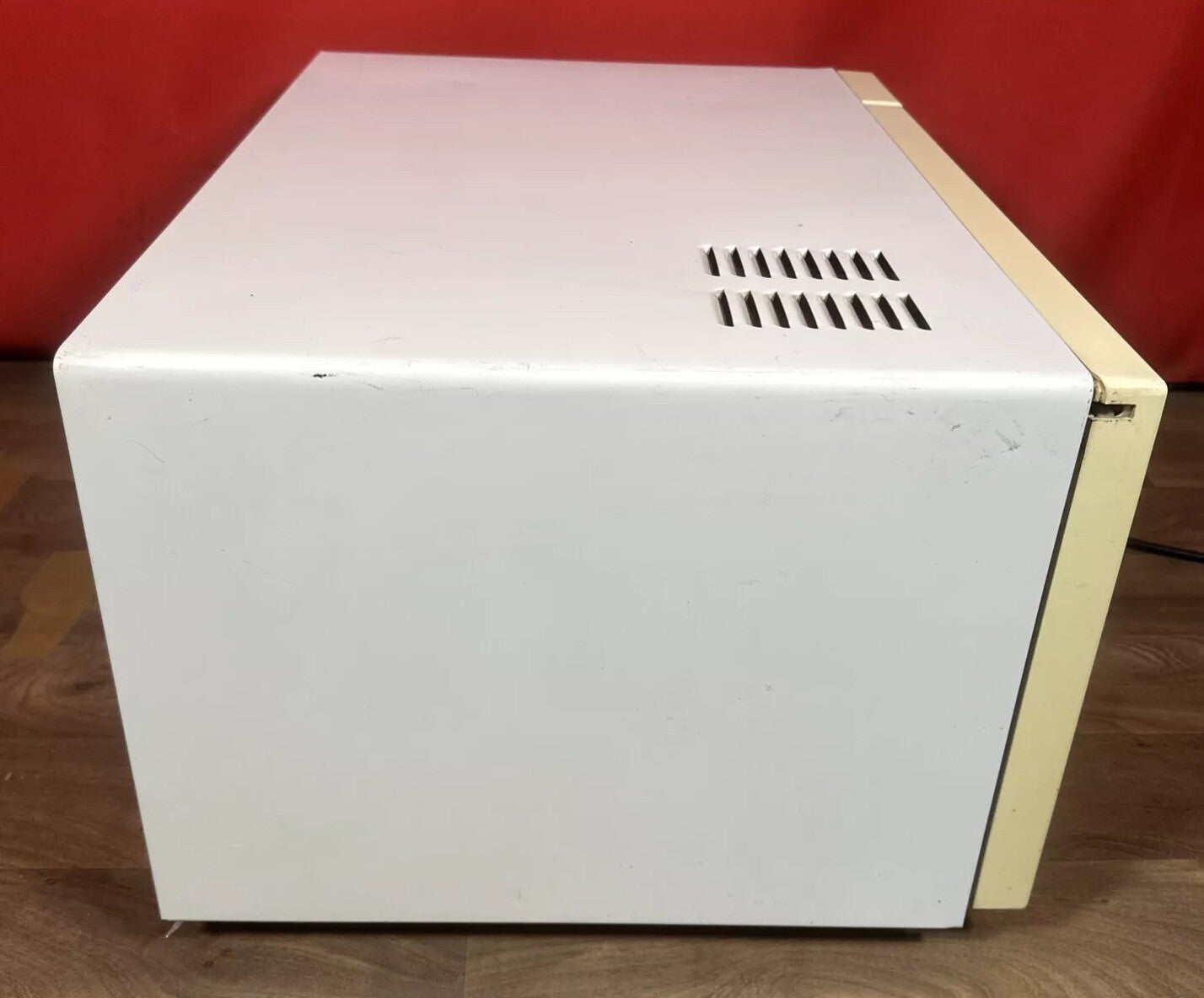 Panasonic NN-6358 700W Microwave Oven | White | Vintage | Used | Includes Manual