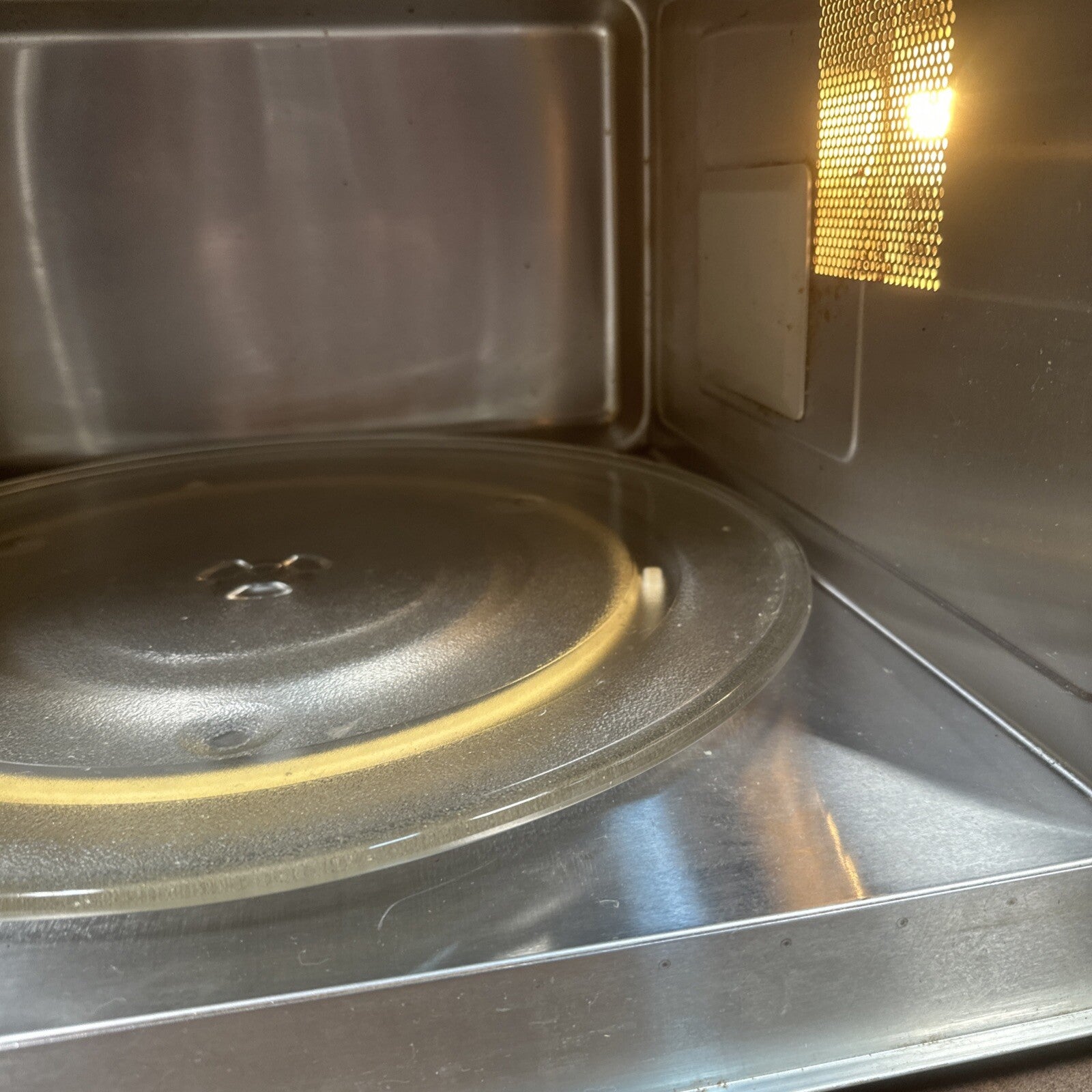 Panasonic NN-6358 700W Microwave Oven | White | Vintage | Used | Includes Manual