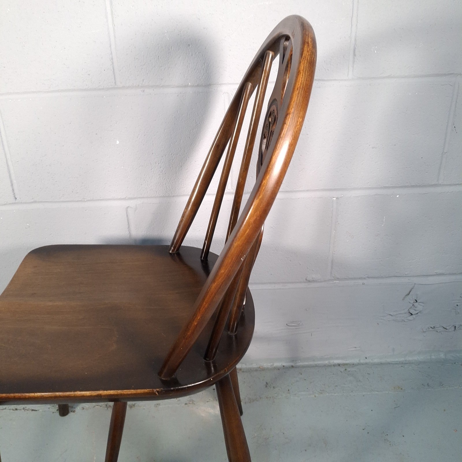 Ercol Blue Label Fleur De Lys Windsor Dining Kitchen Farmhouse Rustic Chair Prop