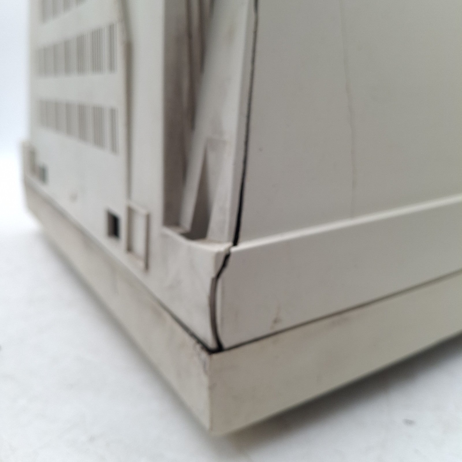 AST Model 66267 SVGA CRT Monitor | Vintage Beige | Faulty / Spares or Repairs | Used