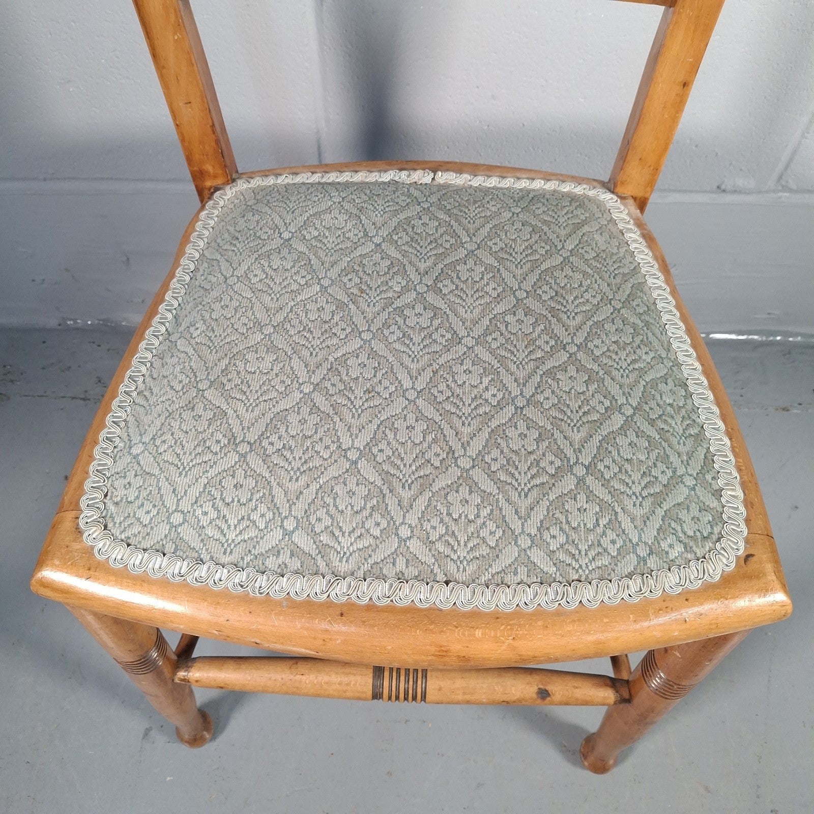 English Country Chair Turned Legs Occacional Bedroom Chait Seat Vintage