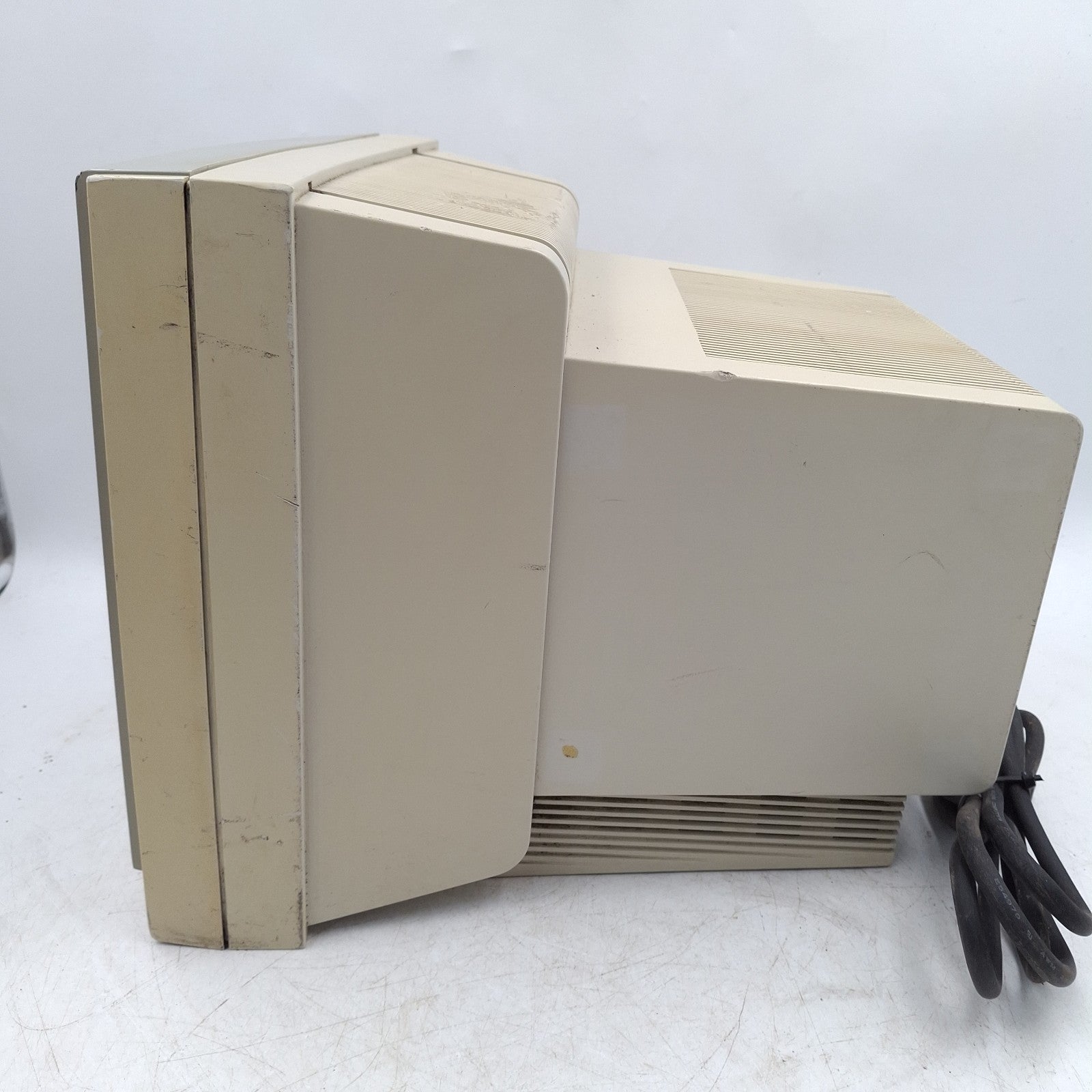 AST Model 66267 SVGA CRT Monitor | Vintage Beige | Faulty / Spares or Repairs | Used