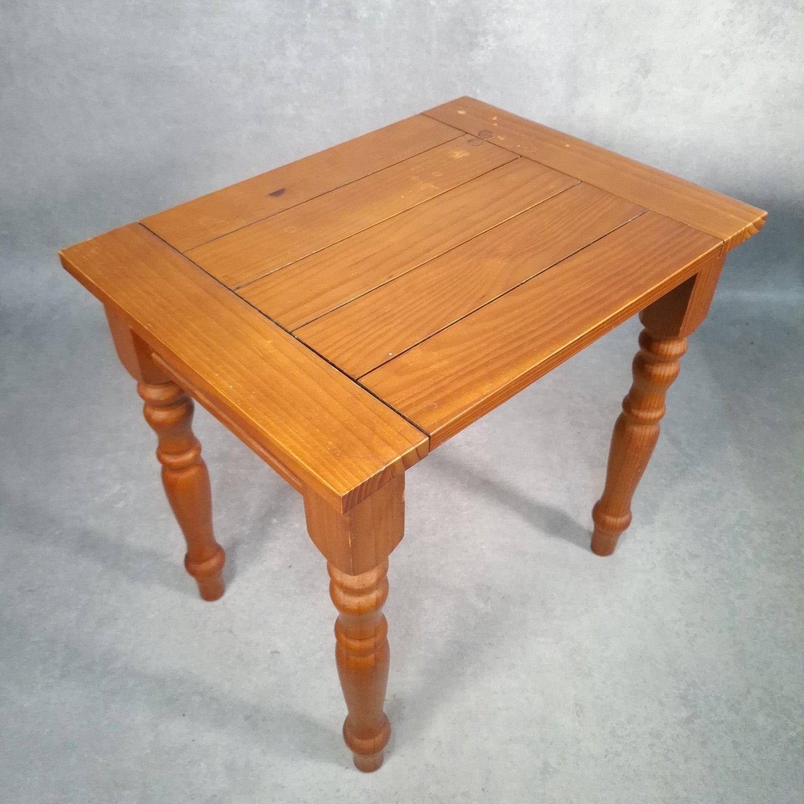 Vintage Solid Pine Nest of 3 Tables Rustic Farmhouse Country Turned Legs