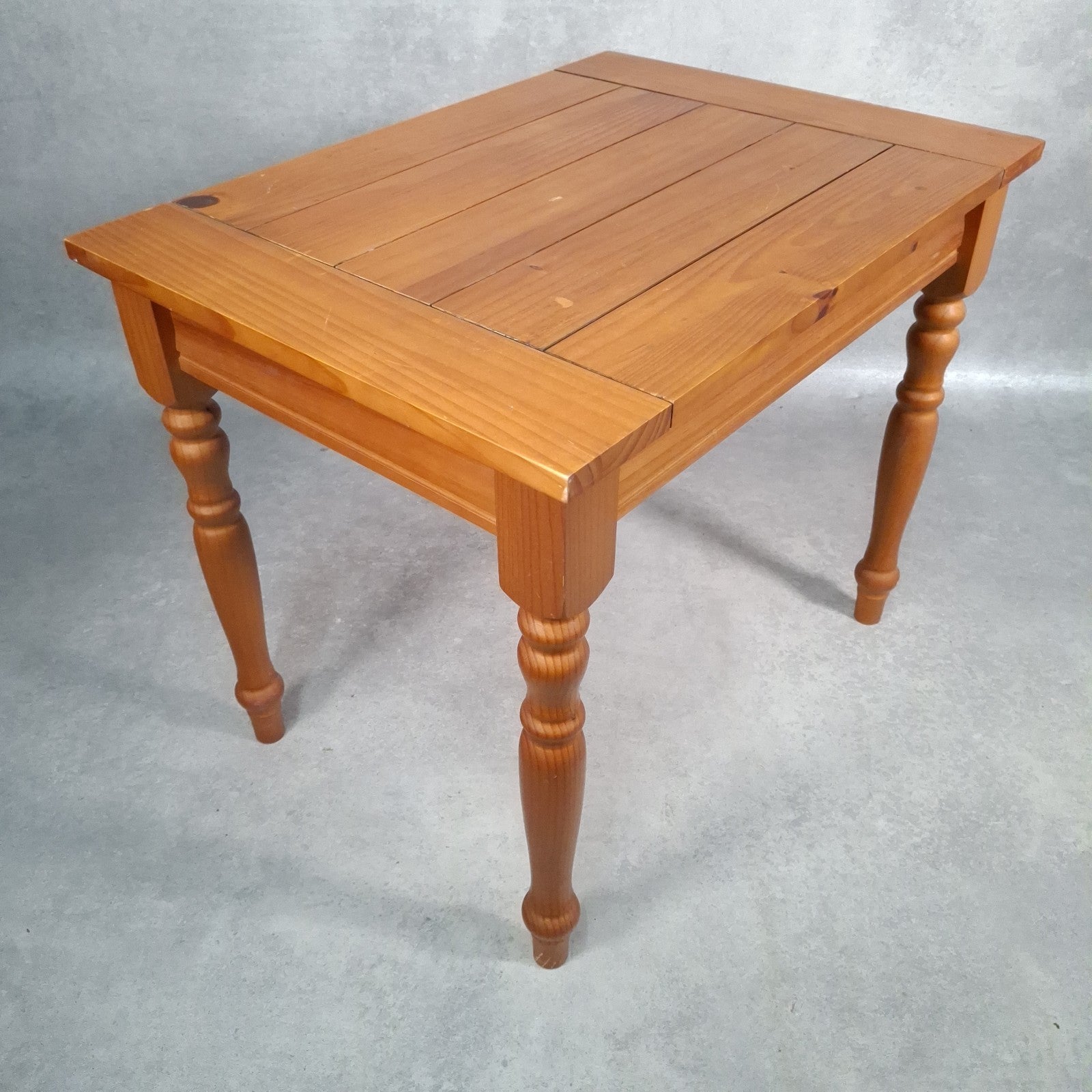 Vintage Solid Pine Nest of 3 Tables Rustic Farmhouse Country Turned Legs